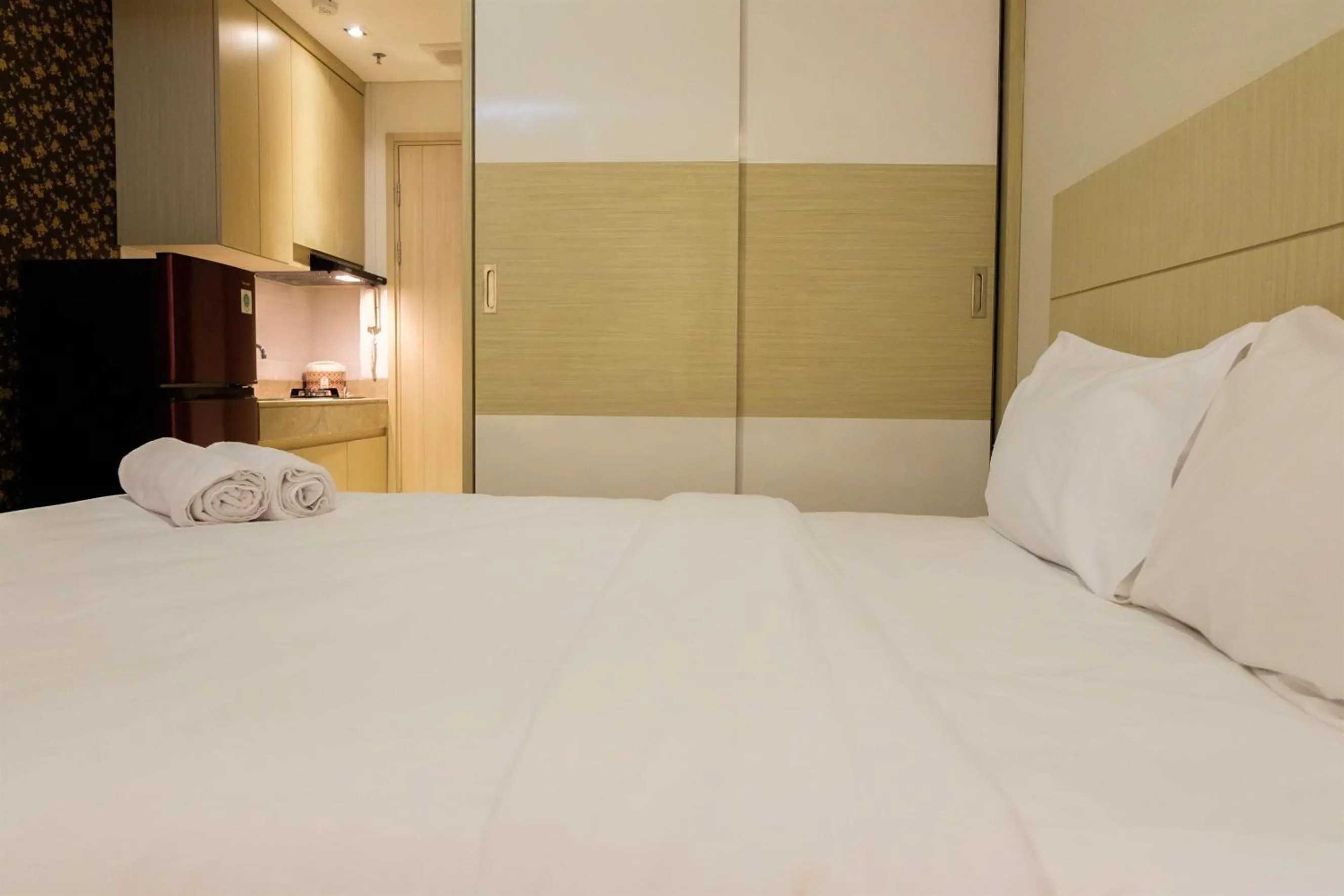 Bed in Prime Location Studio Apartment at Elpis Residence near Ancol By Travelio