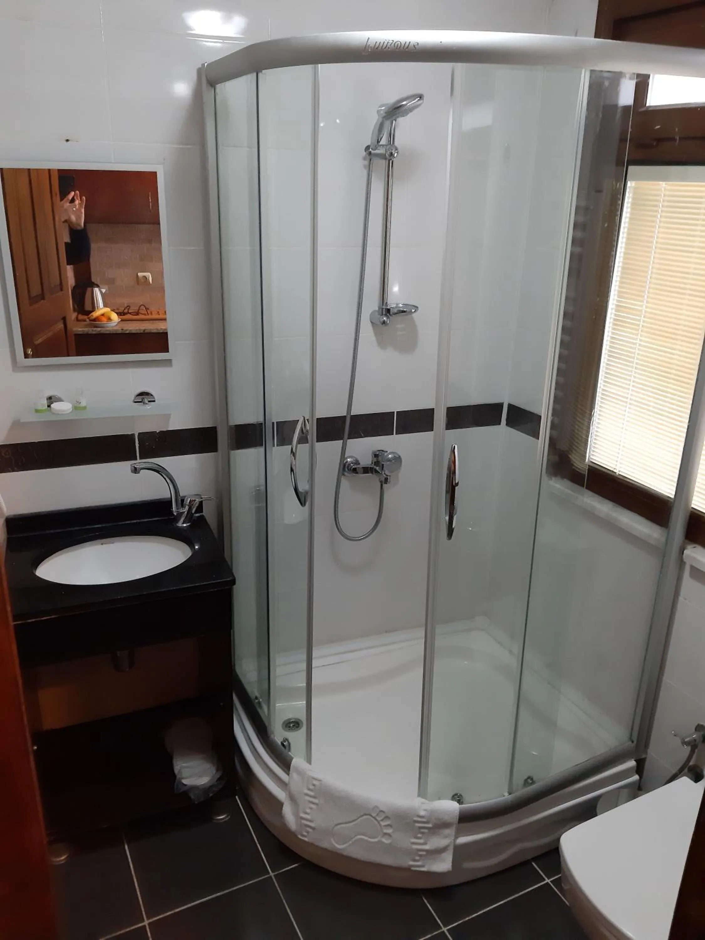 Shower in Royal Suites Sultanahmet