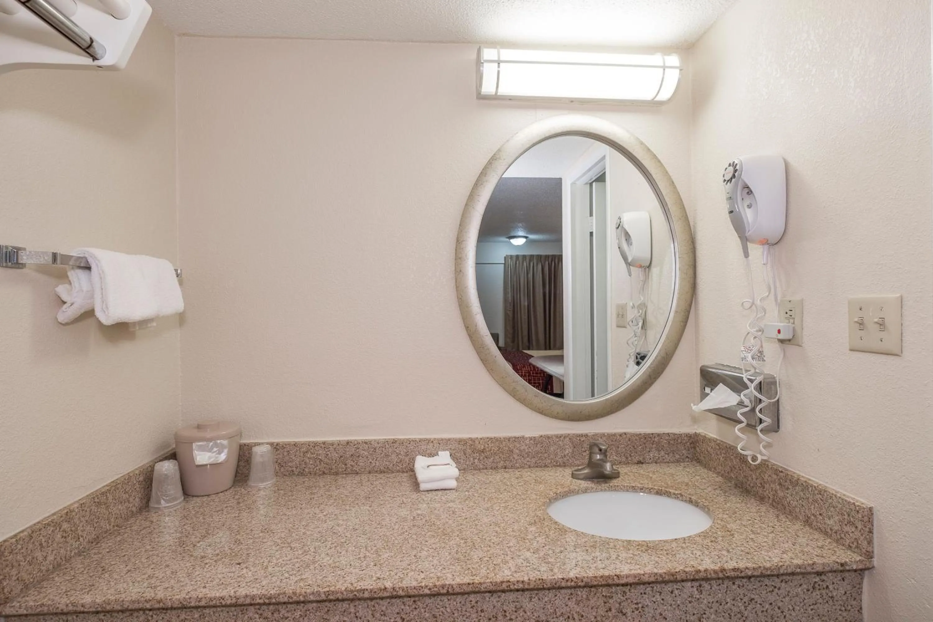 Bathroom in Red Roof Inn Hagerstown - Williamsport, MD