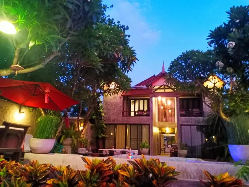 Restaurant/places to eat in Sofa Gallery Hotel