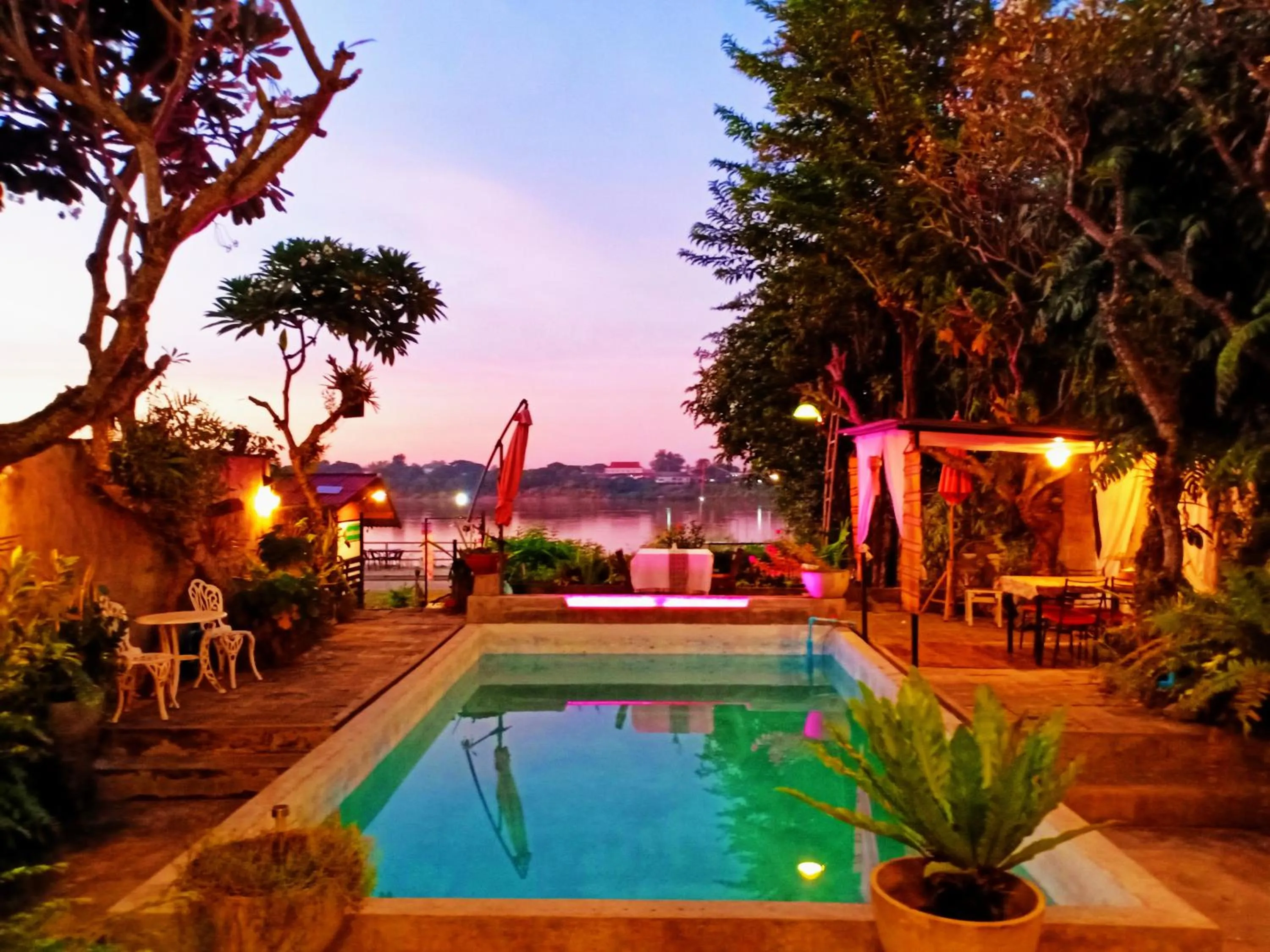 Restaurant/places to eat in Sofa Gallery Hotel