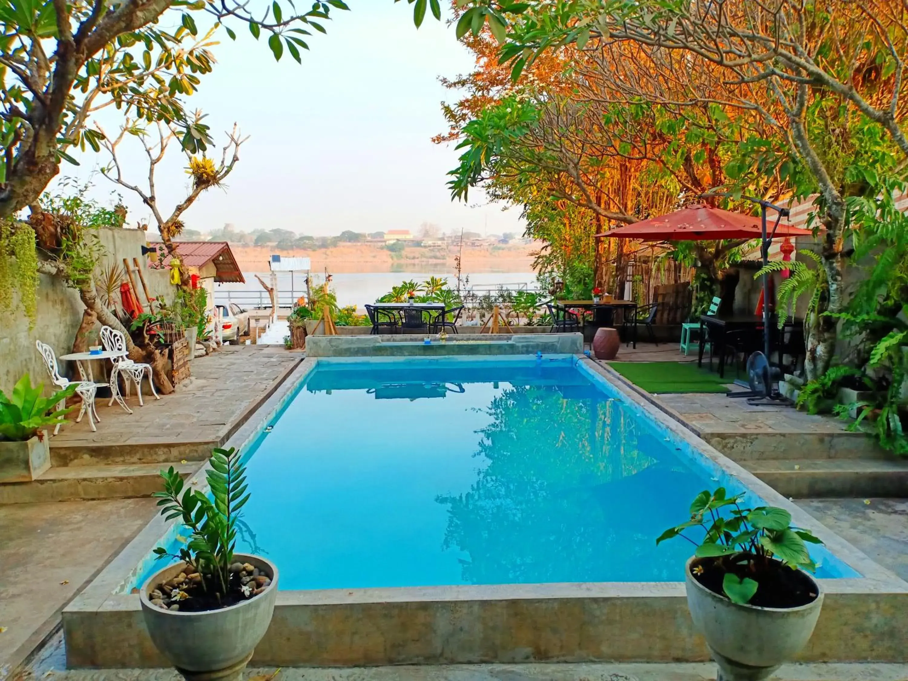 Pool view in Sofa Gallery Hotel Pool view in Sofa Gallery Hotel