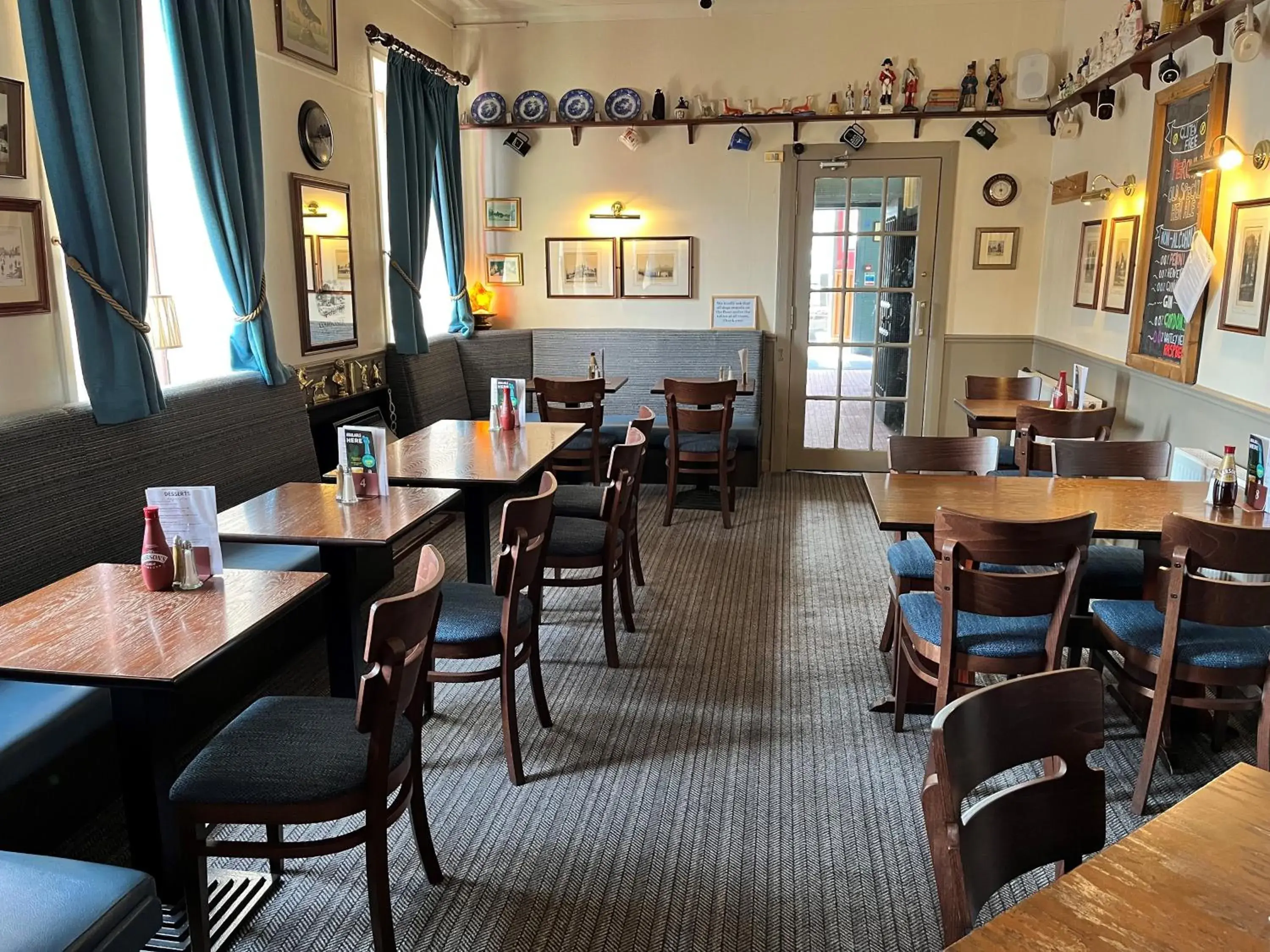 Lounge or bar in The Famous Star Hotel Moffat Lounge or bar in The Famous Star Hotel Moffat