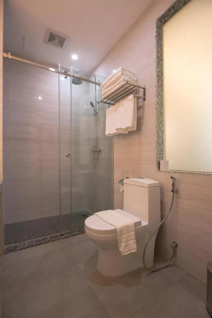 Swimming pool in Elegant Airport Hotel Swimming pool in Elegant Airport Hotel