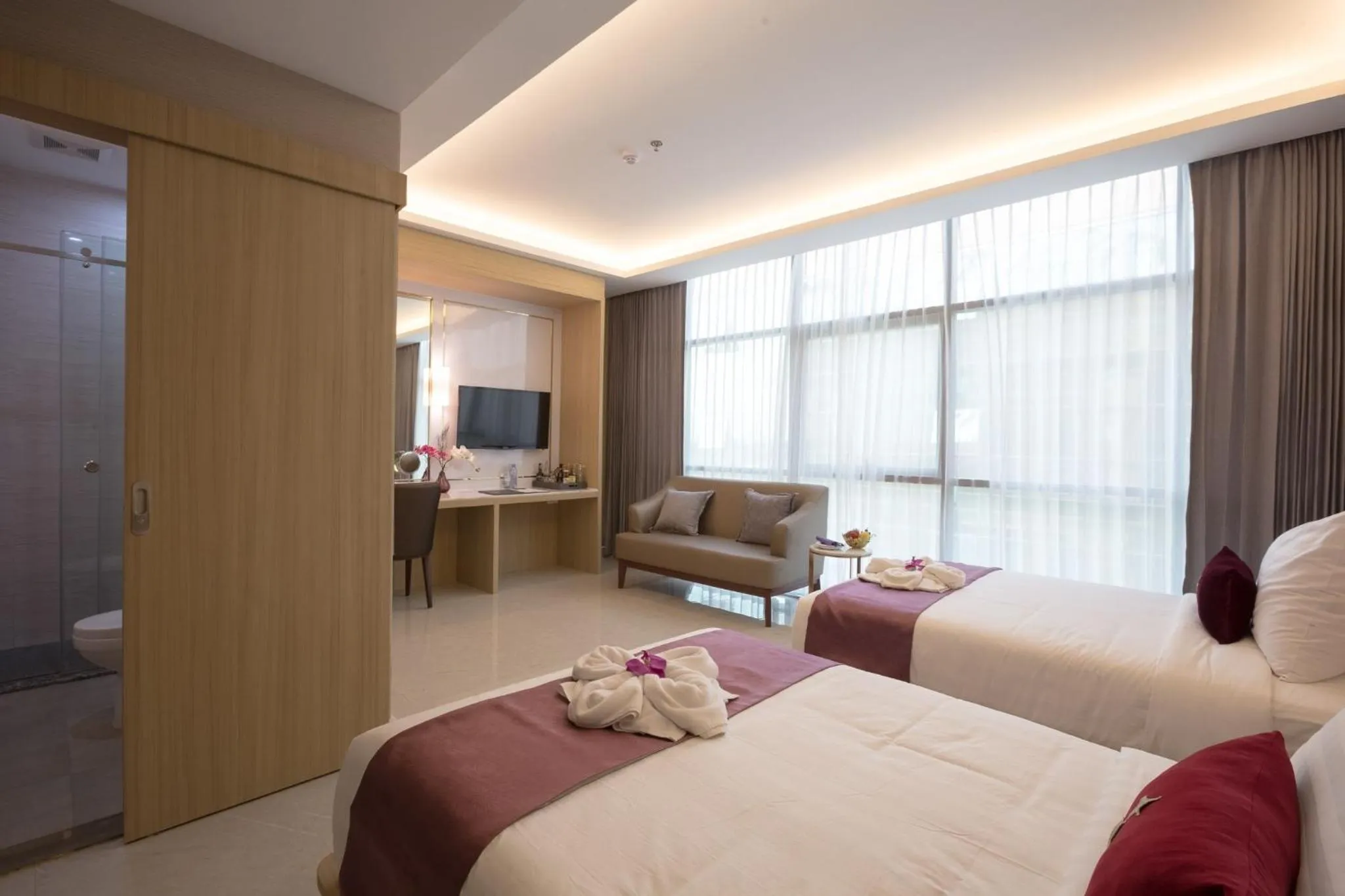 Bed in Elegant Airport Hotel