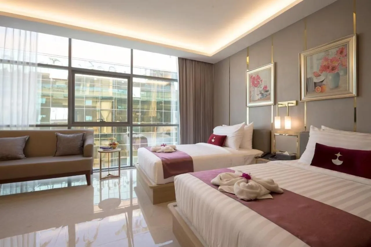 Bedroom, Bed in Elegant Airport Hotel