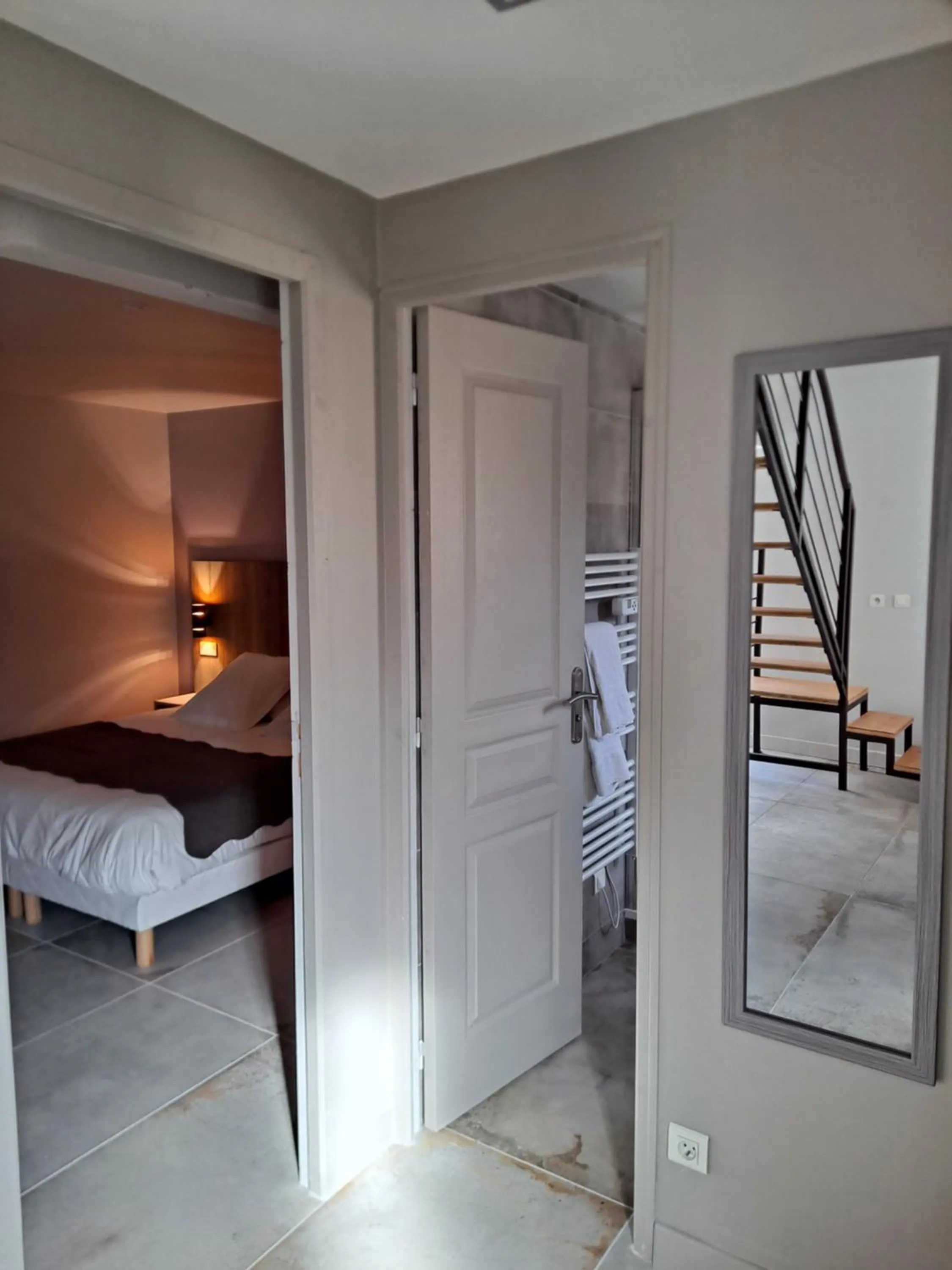 Photo of the whole room, Bed in Hôtel Du Viaduc