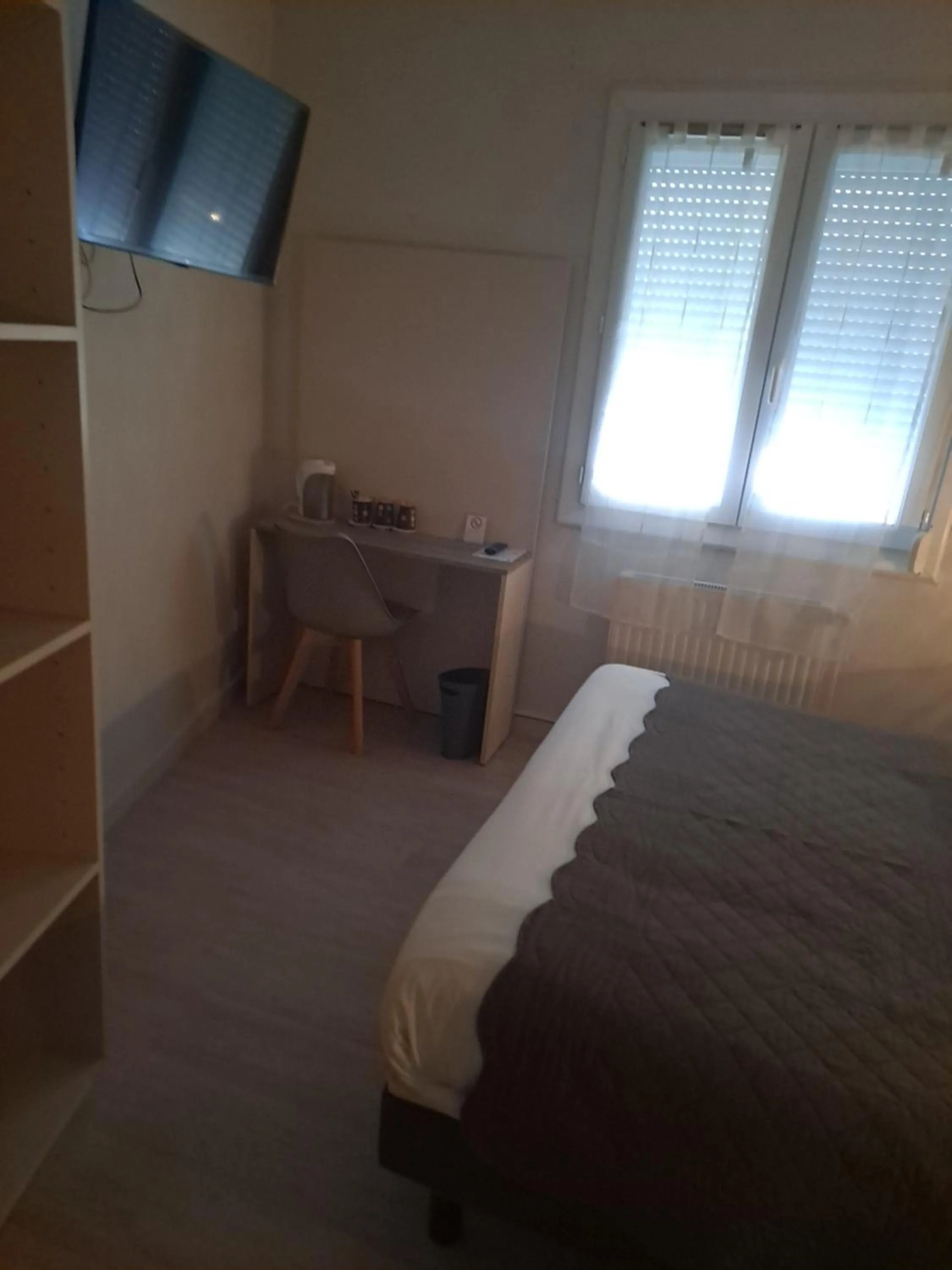 Photo of the whole room, Bed in Hôtel Du Viaduc