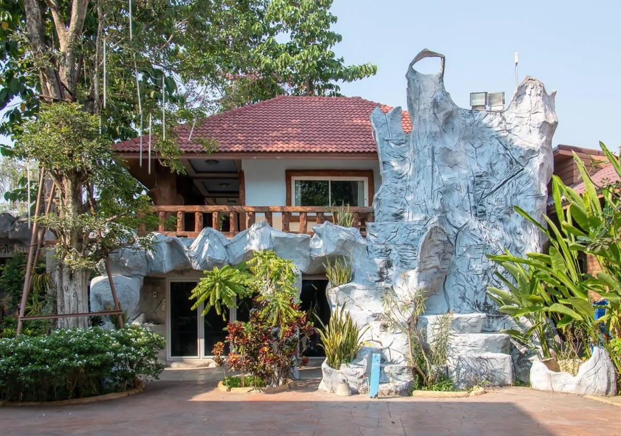 Property building in Suwanna Riverside