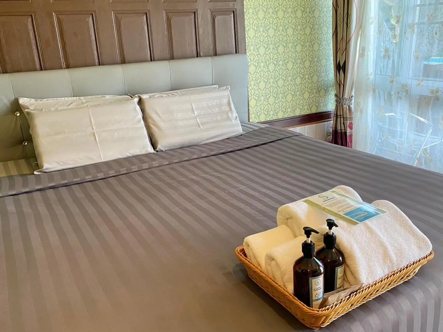 Bedroom, Bed in Suwanna Riverside