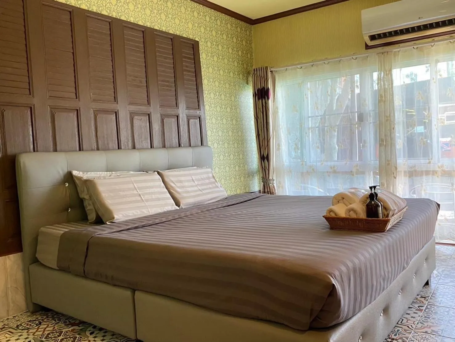 Bed in Suwanna Riverside