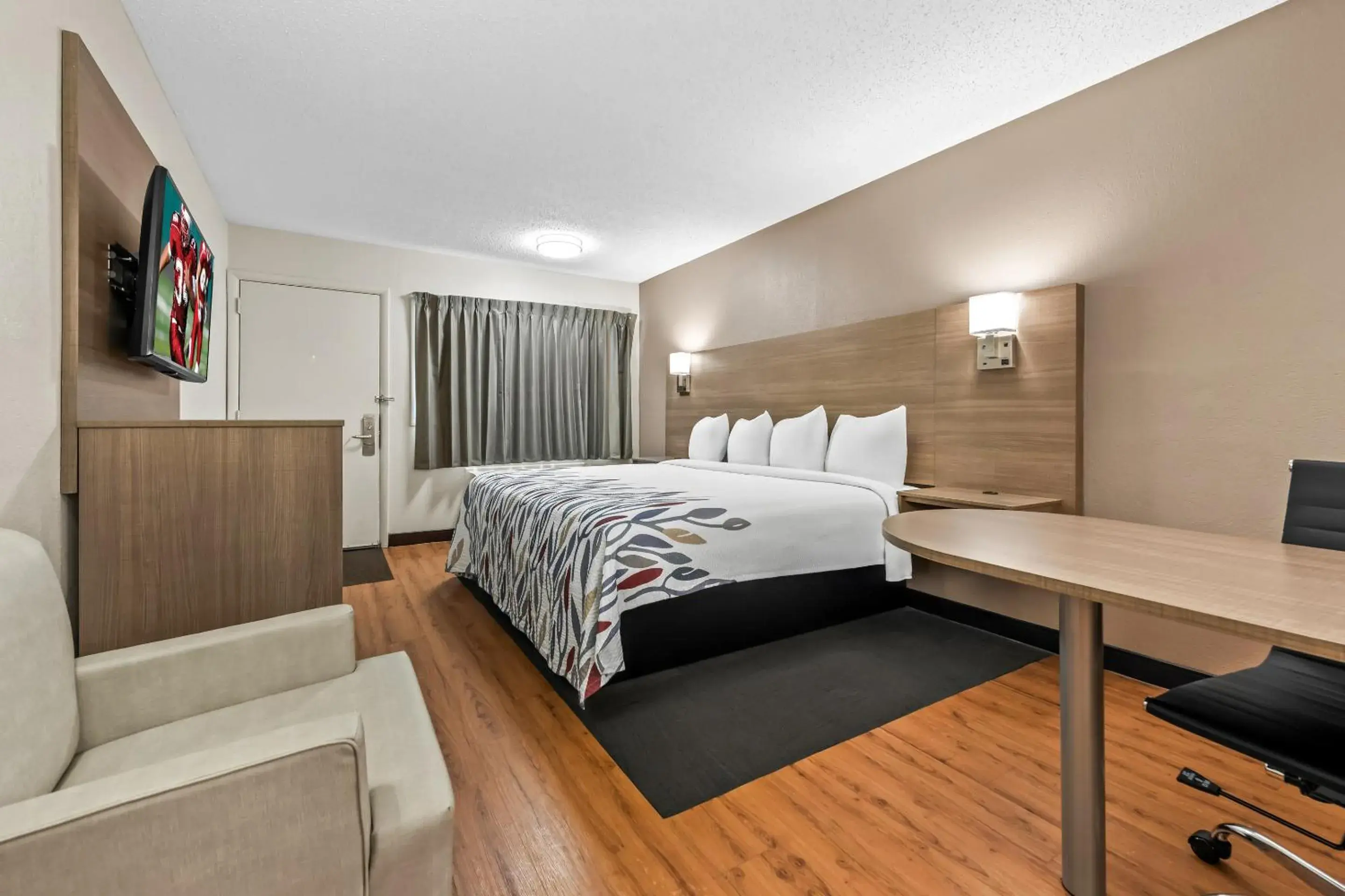 Bedroom, Bed in Red Roof Inn Columbus West - Hilliard Bedroom, Bed in Red Roof Inn Columbus West - Hilliard