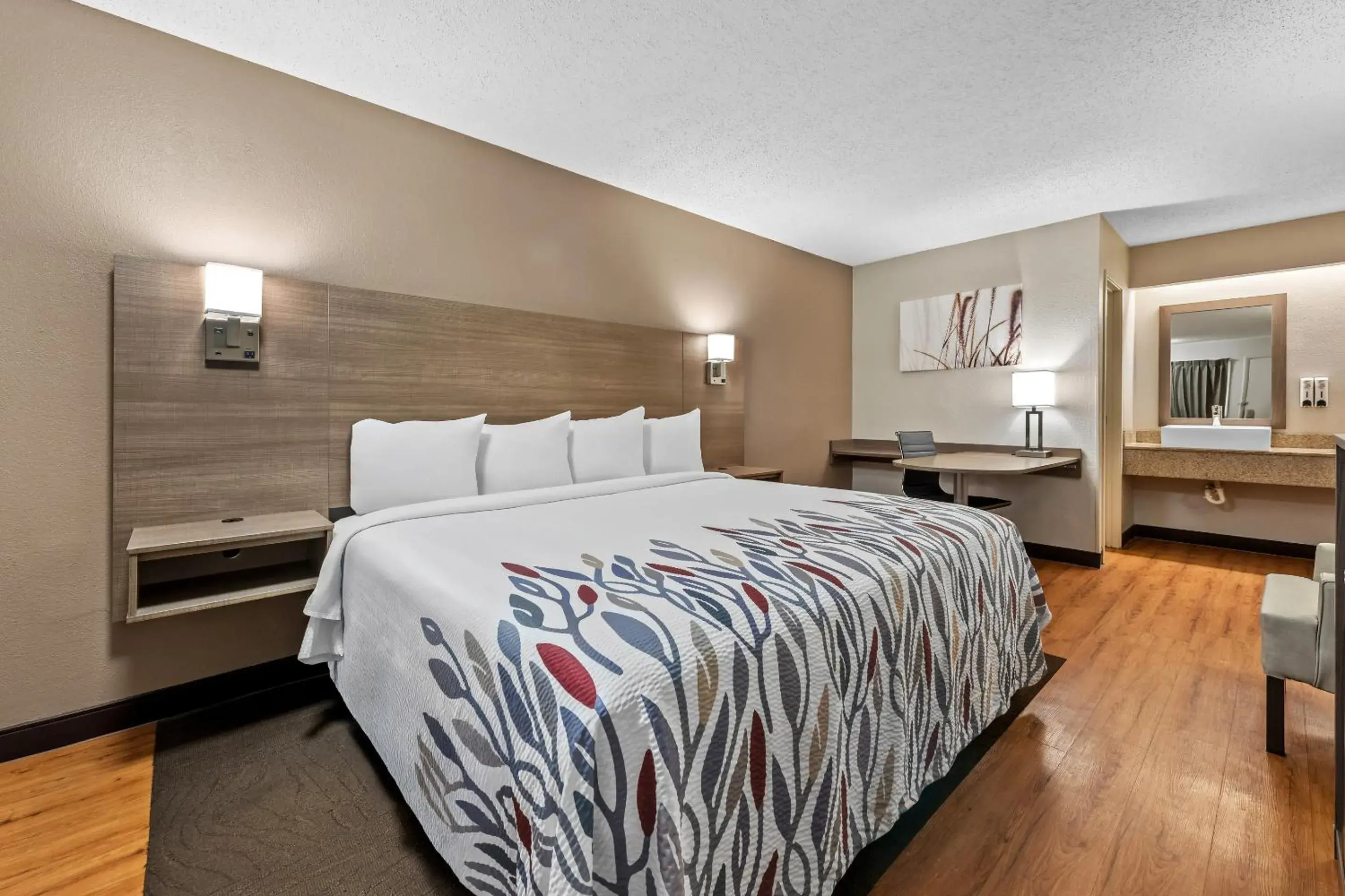 Bedroom, Bed in Red Roof Inn Columbus West - Hilliard Bedroom, Bed in Red Roof Inn Columbus West - Hilliard