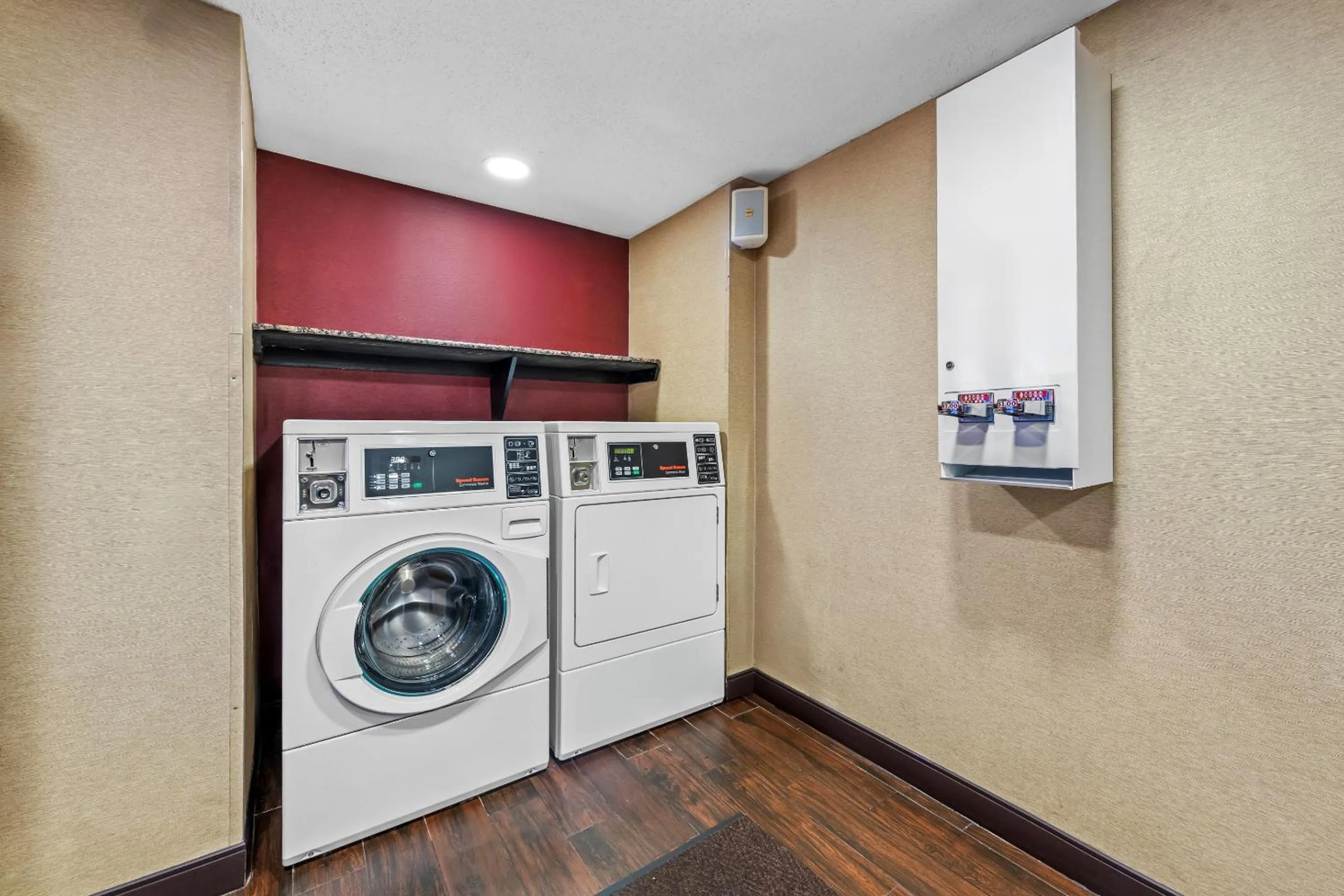 laundry in Red Roof Inn Columbus West - Hilliard