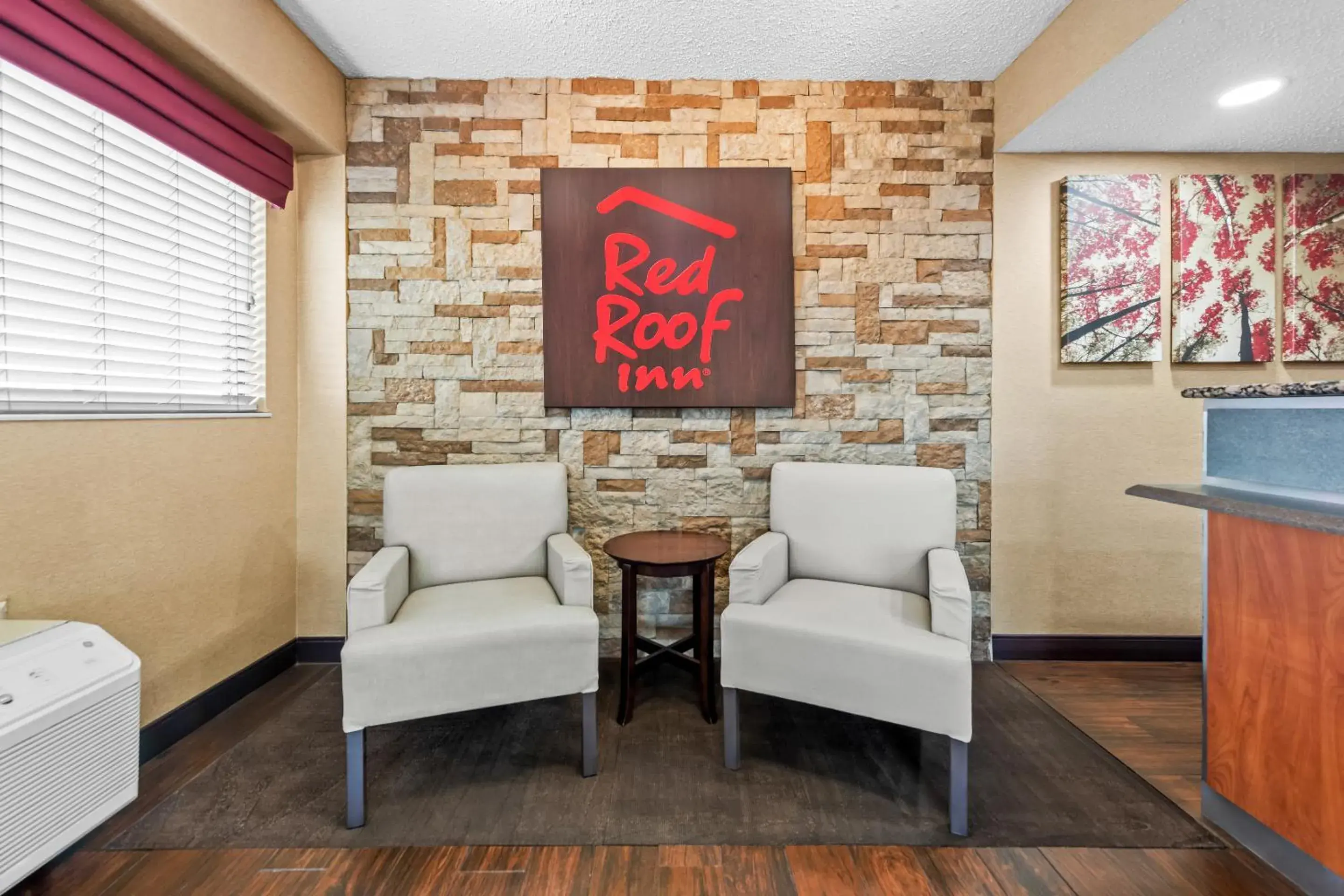 Lobby or reception in Red Roof Inn Columbus West - Hilliard Lobby or reception in Red Roof Inn Columbus West - Hilliard