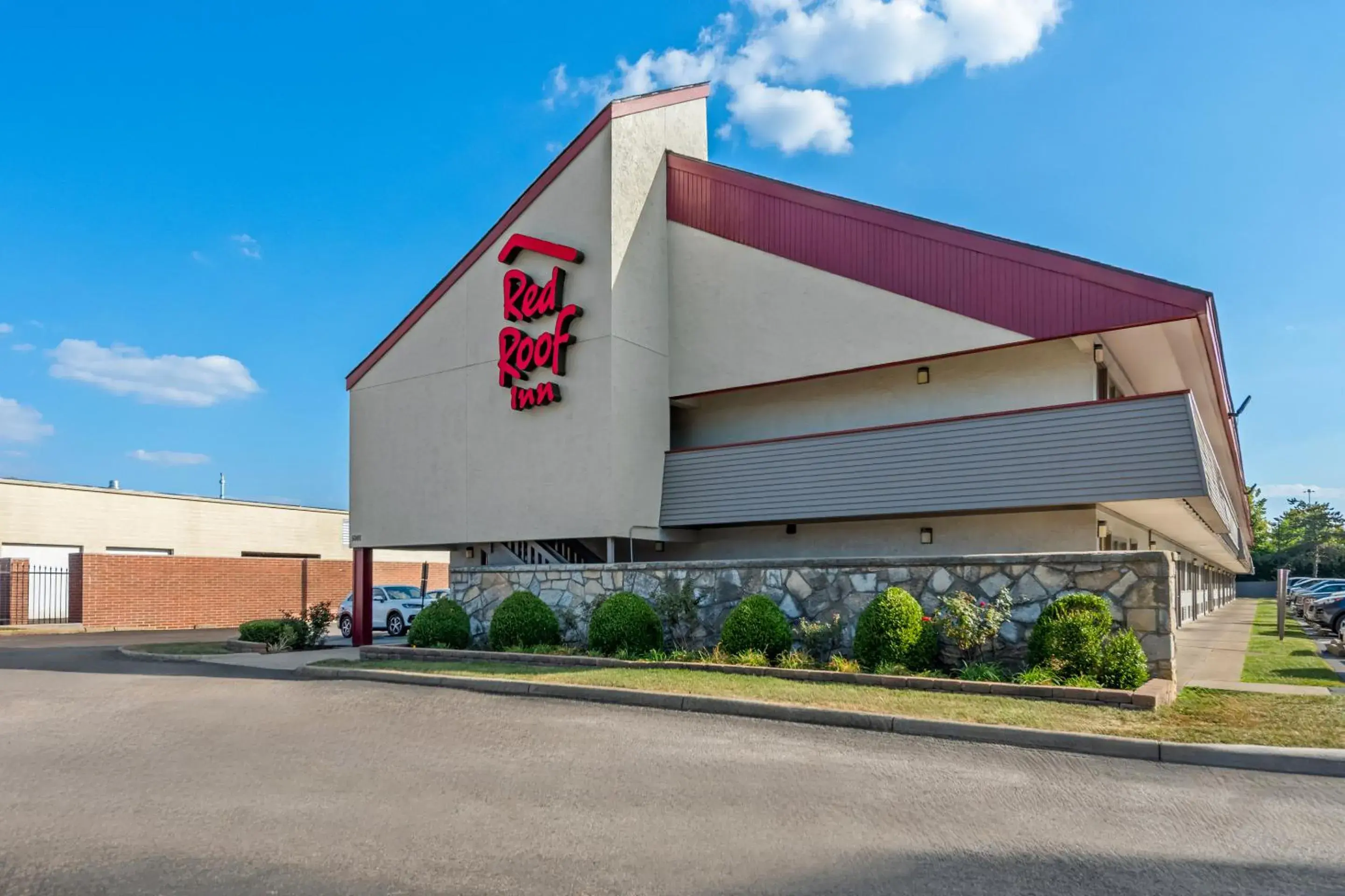 Property building in Red Roof Inn Columbus West - Hilliard Property building in Red Roof Inn Columbus West - Hilliard