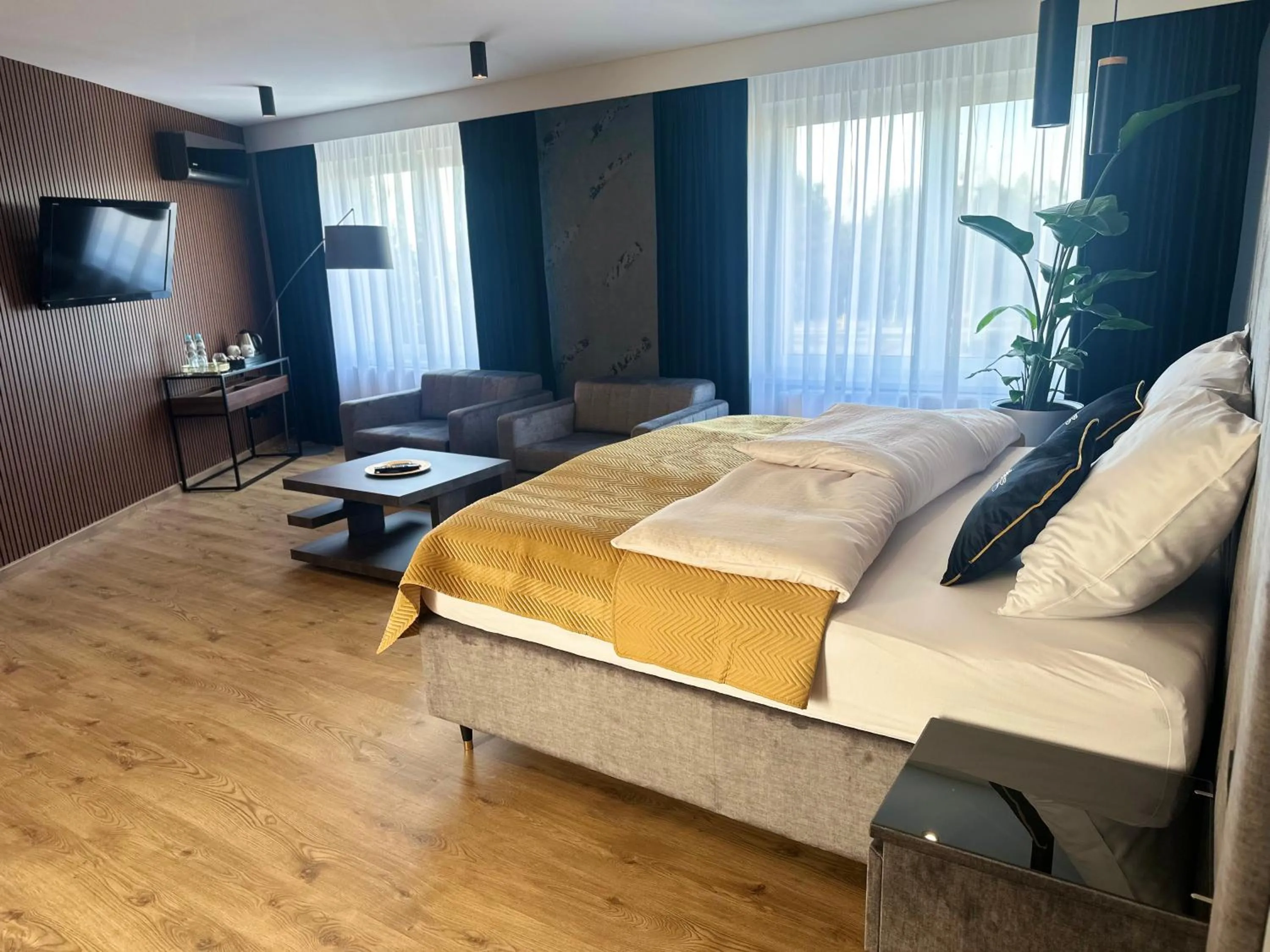 Bed in Platinum