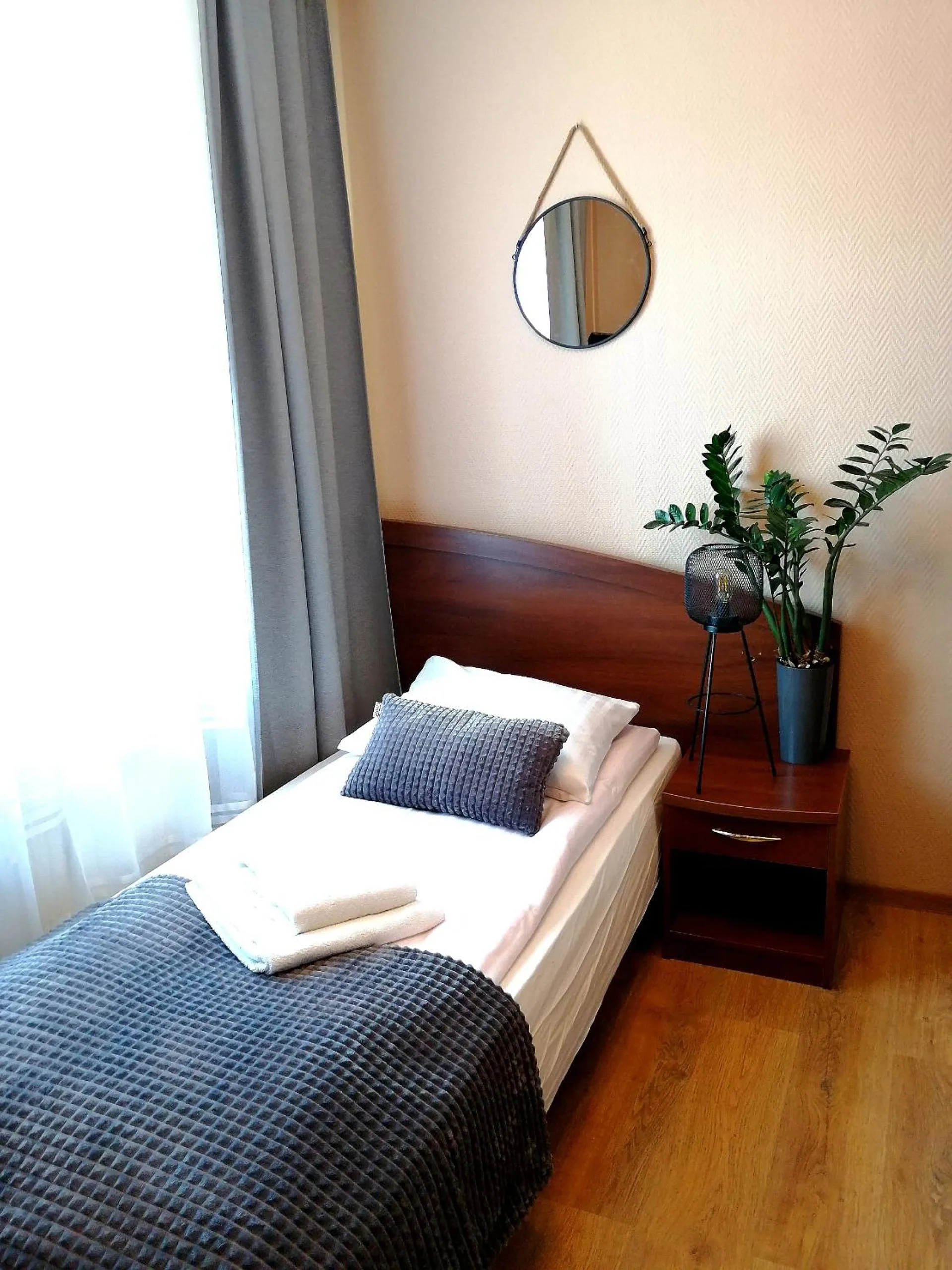 Bed in Platinum