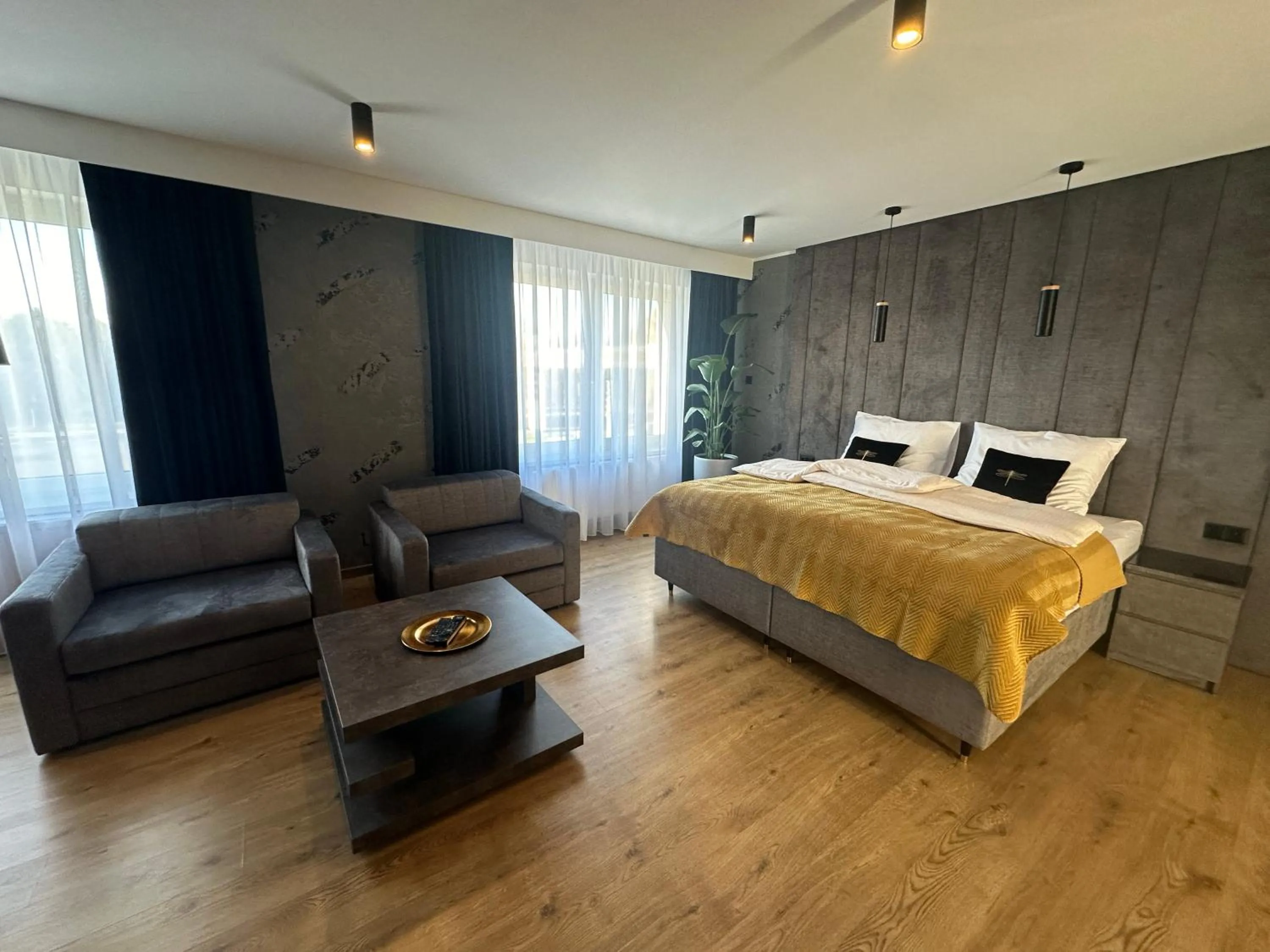 Bed in Platinum