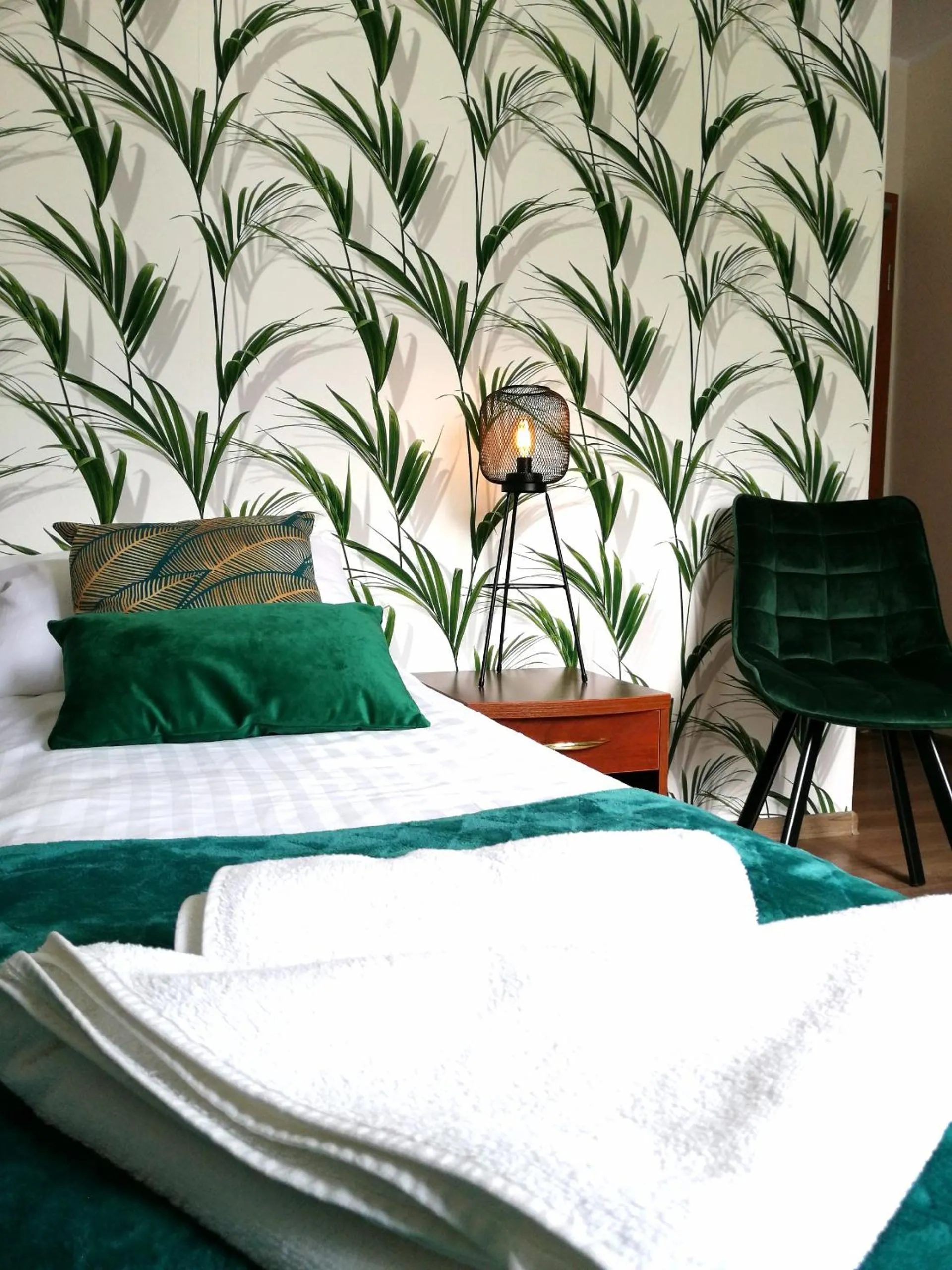 Bed in Platinum