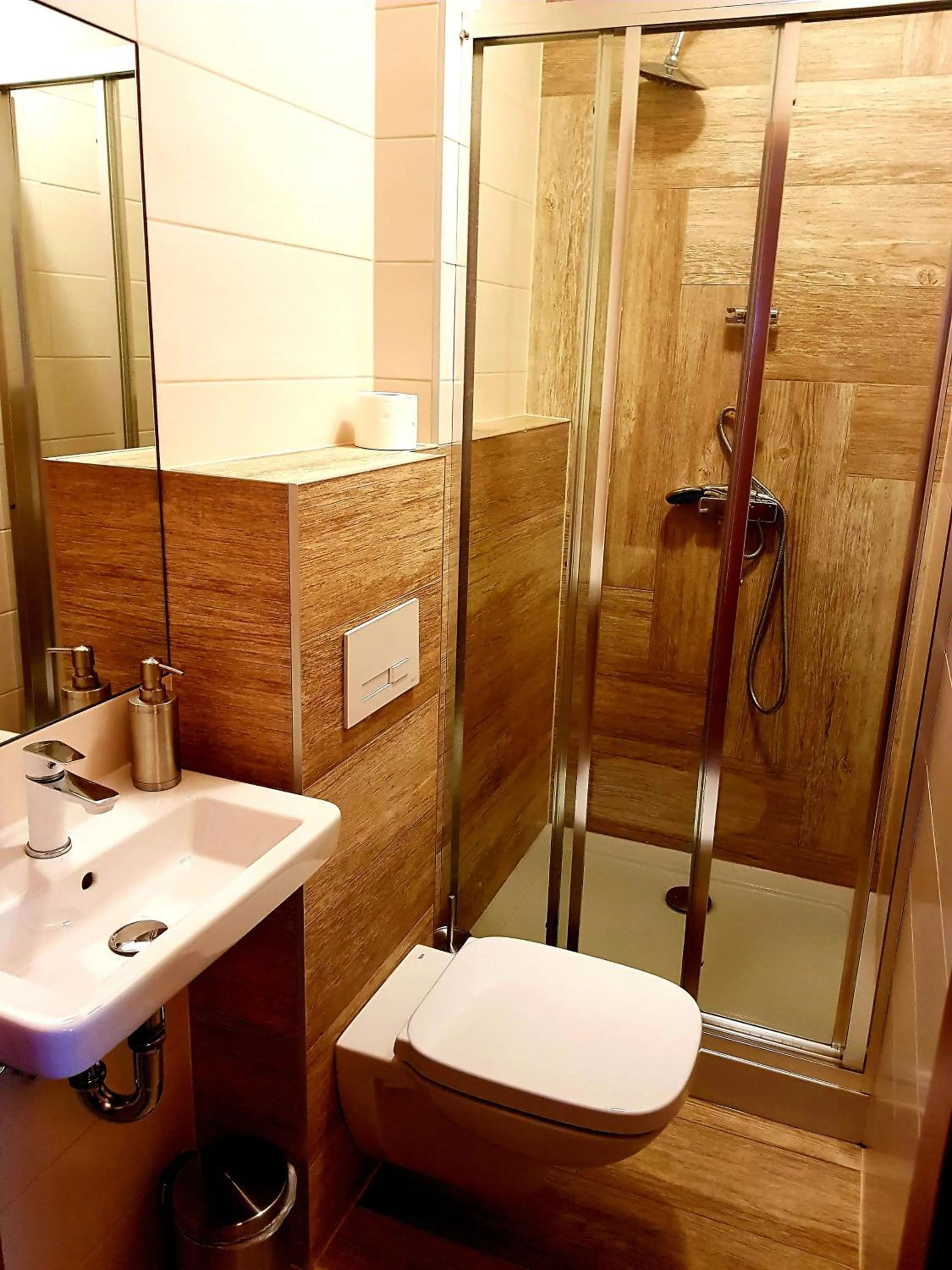 Shower in Platinum