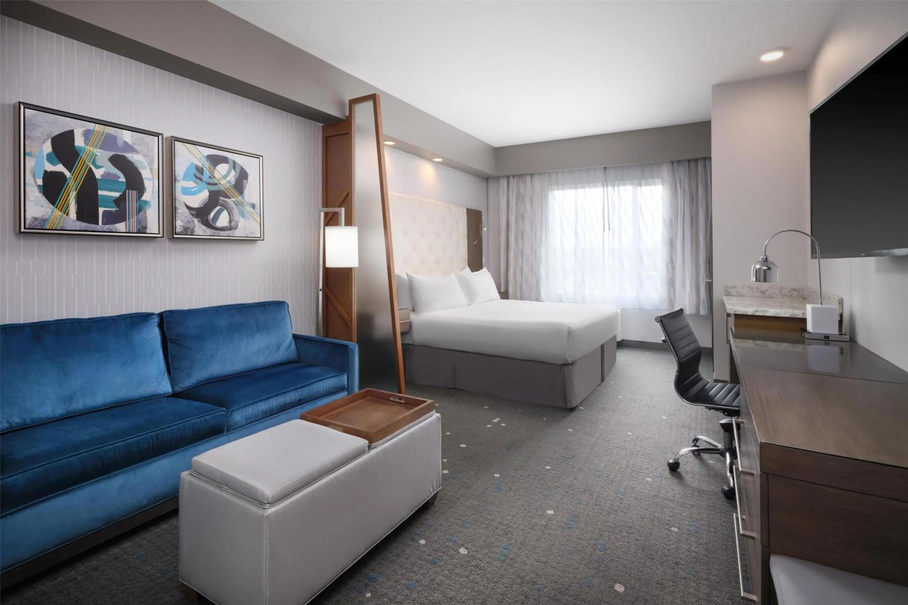 Bedroom, Bed in Best Western Premier Hotel at Fisher's Landing