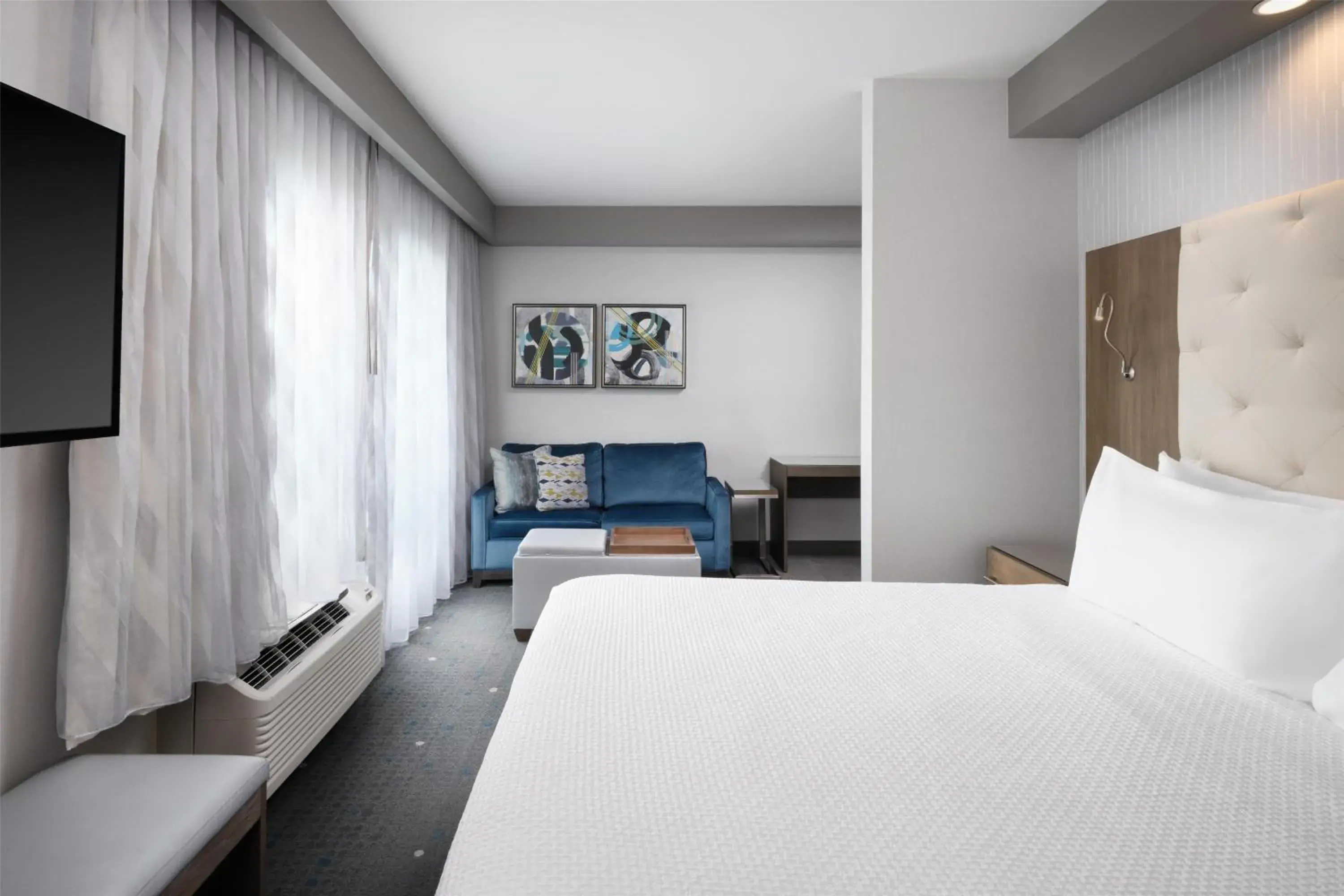 Bedroom, Bed in Best Western Premier Hotel at Fisher's Landing Bedroom, Bed in Best Western Premier Hotel at Fisher's Landing