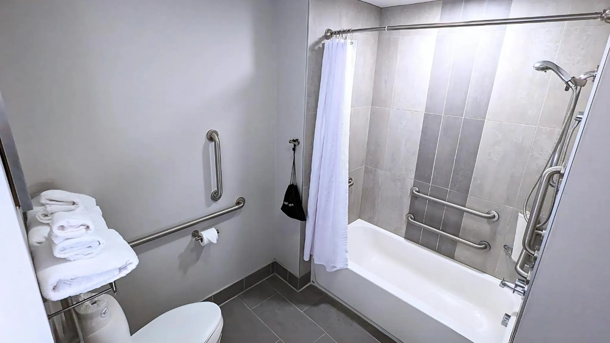 Shower in Best Western Premier Hotel at Fisher's Landing