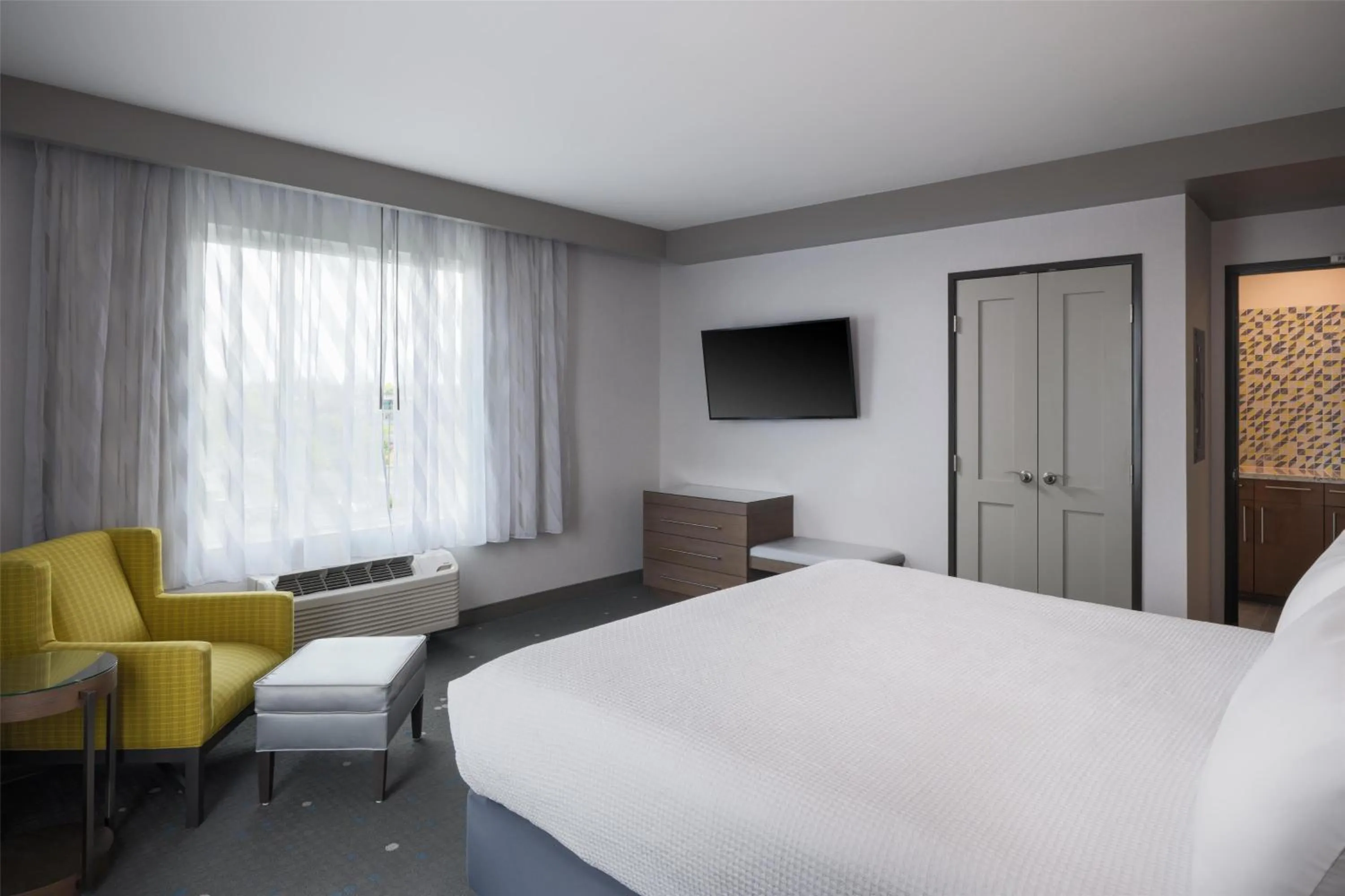 Bedroom, Bed in Best Western Premier Hotel at Fisher's Landing