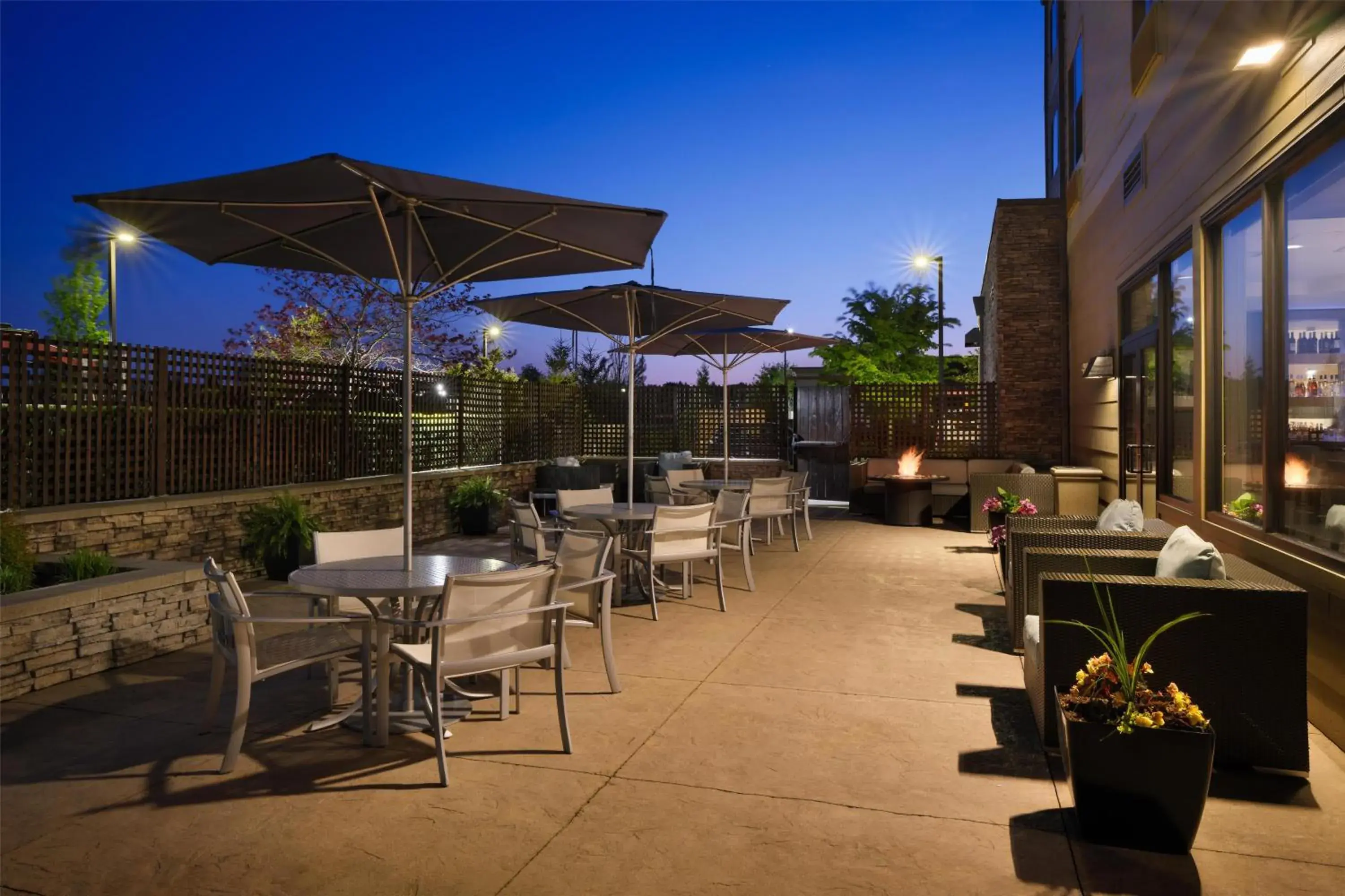 Property building in Best Western Premier Hotel at Fisher's Landing Property building in Best Western Premier Hotel at Fisher's Landing