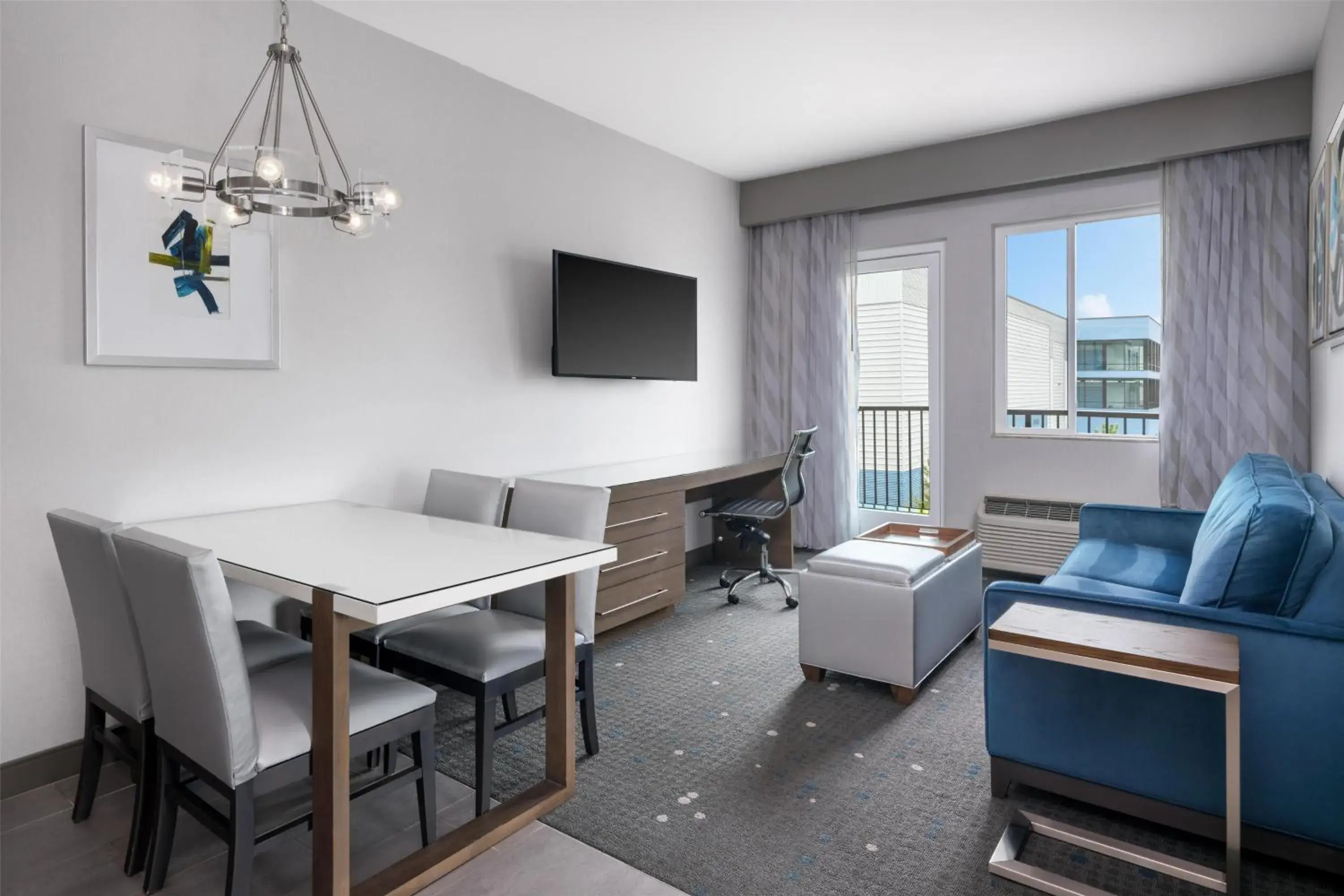 Bedroom in Best Western Premier Hotel at Fisher's Landing Bedroom in Best Western Premier Hotel at Fisher's Landing