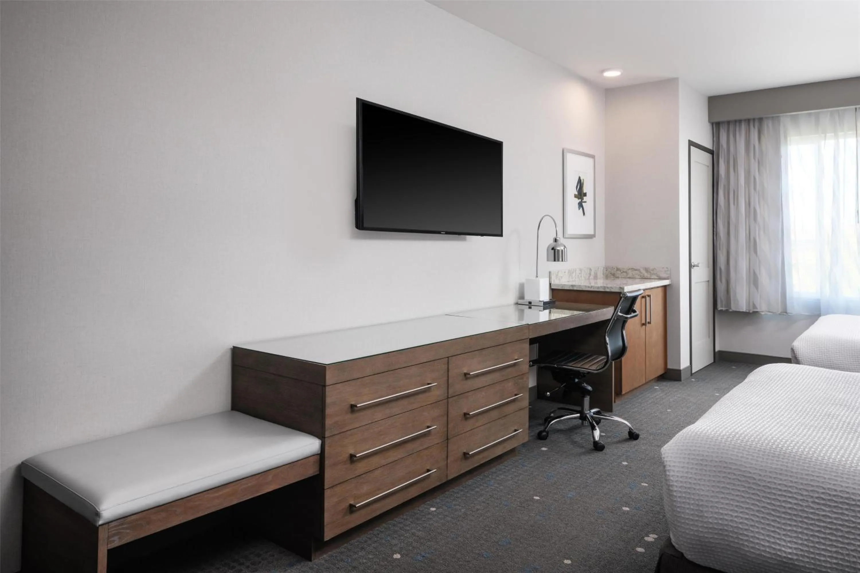 Bedroom, Bed in Best Western Premier Hotel at Fisher's Landing