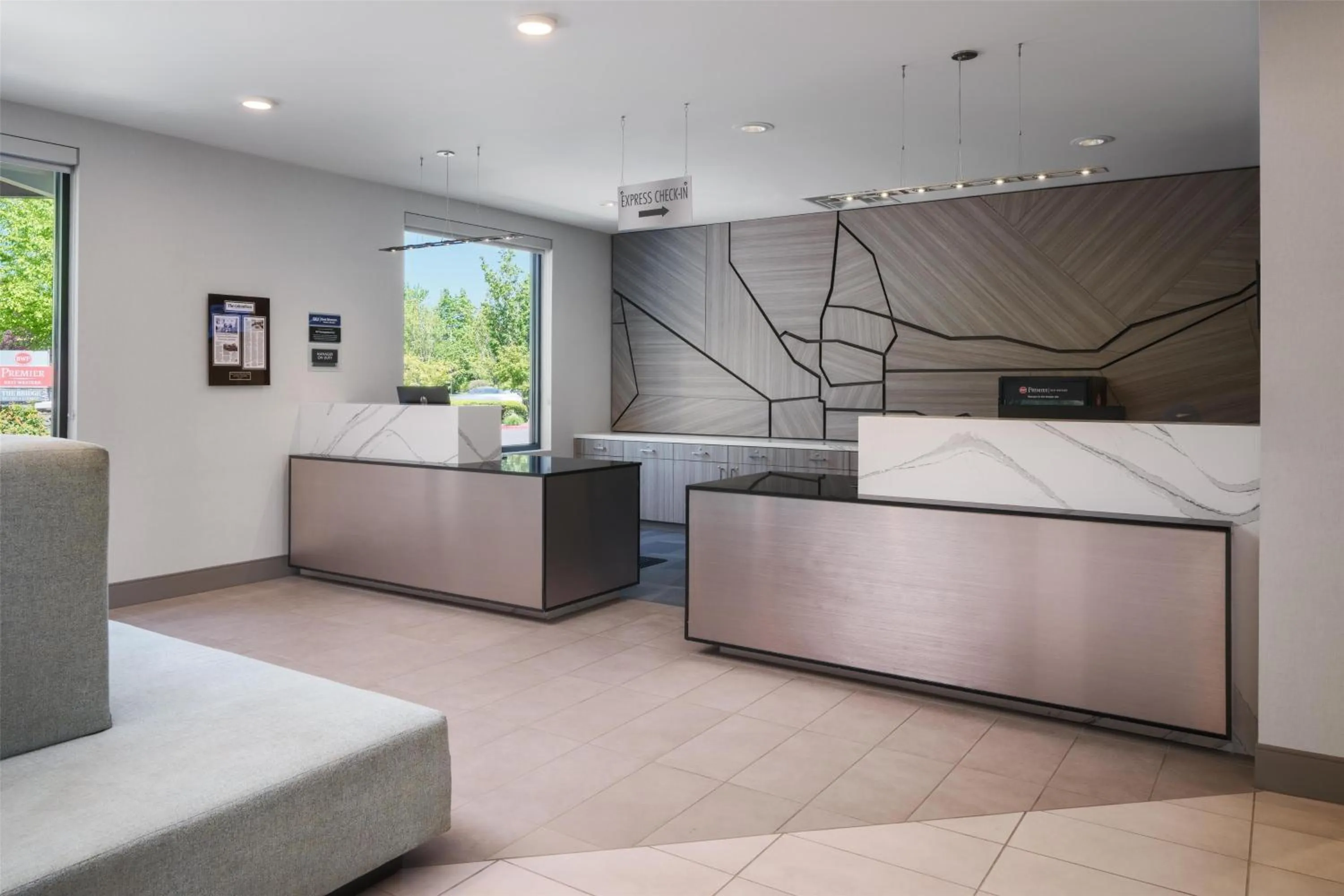 Lobby or reception in Best Western Premier Hotel at Fisher's Landing