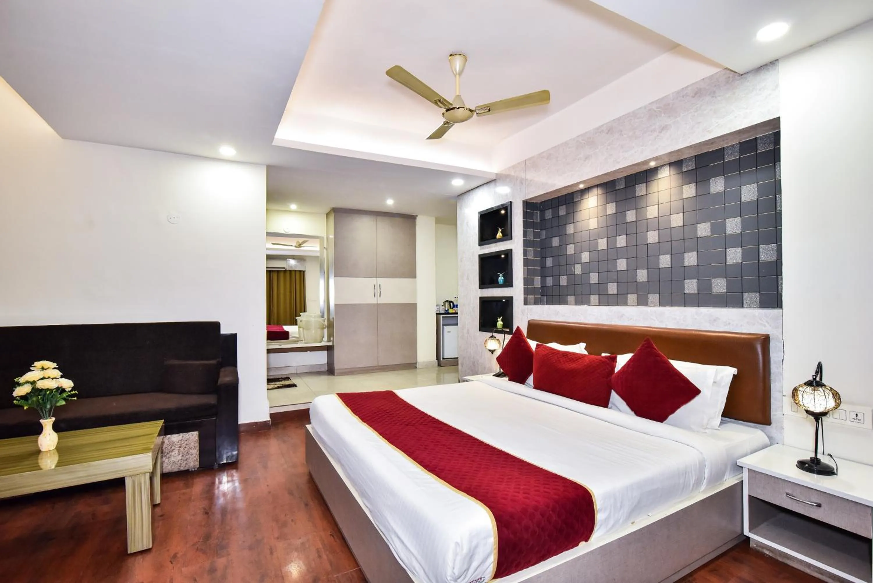 Bedroom, Bed in Pinaz Royale