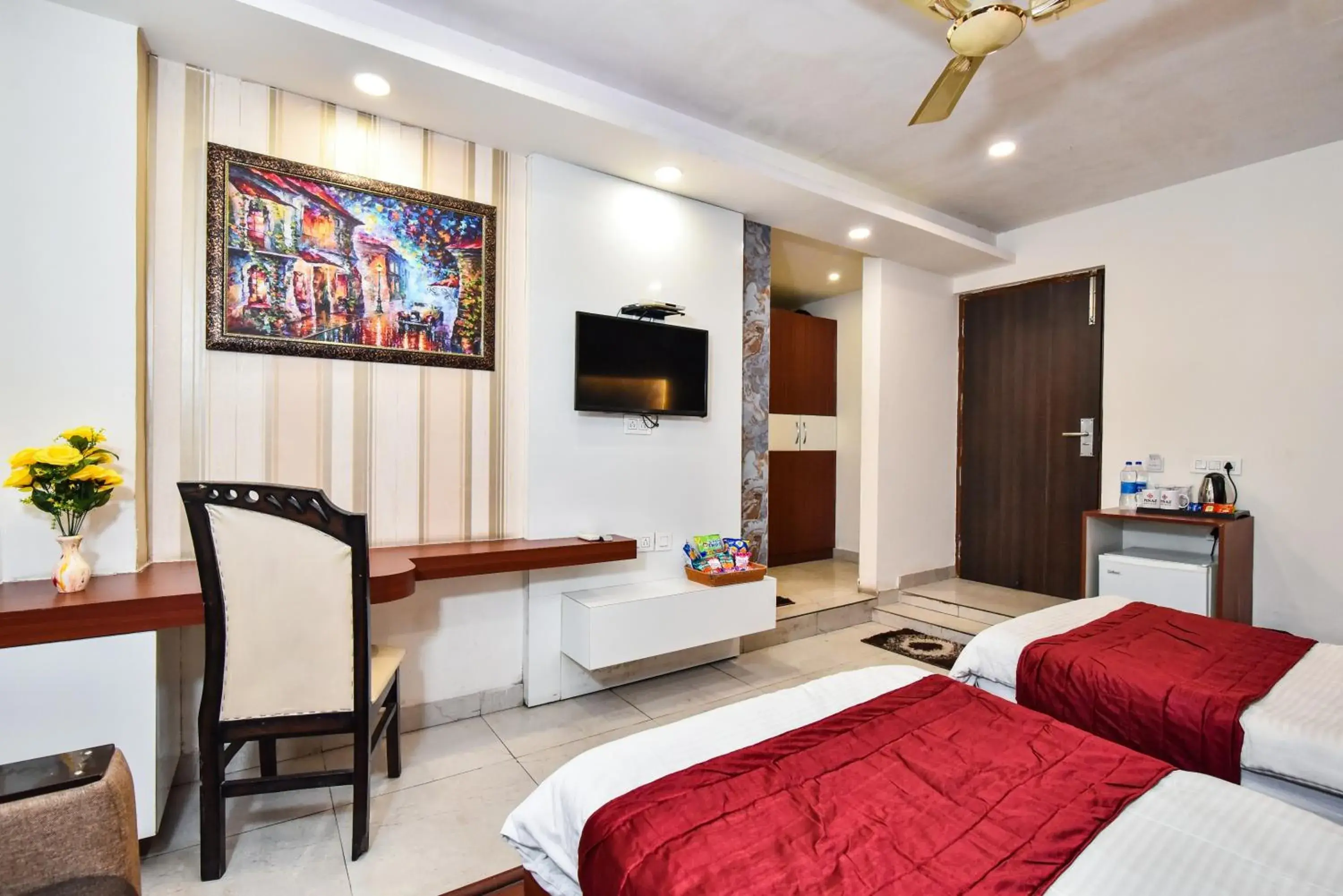 TV and multimedia, Bed in Pinaz Royale TV and multimedia, Bed in Pinaz Royale