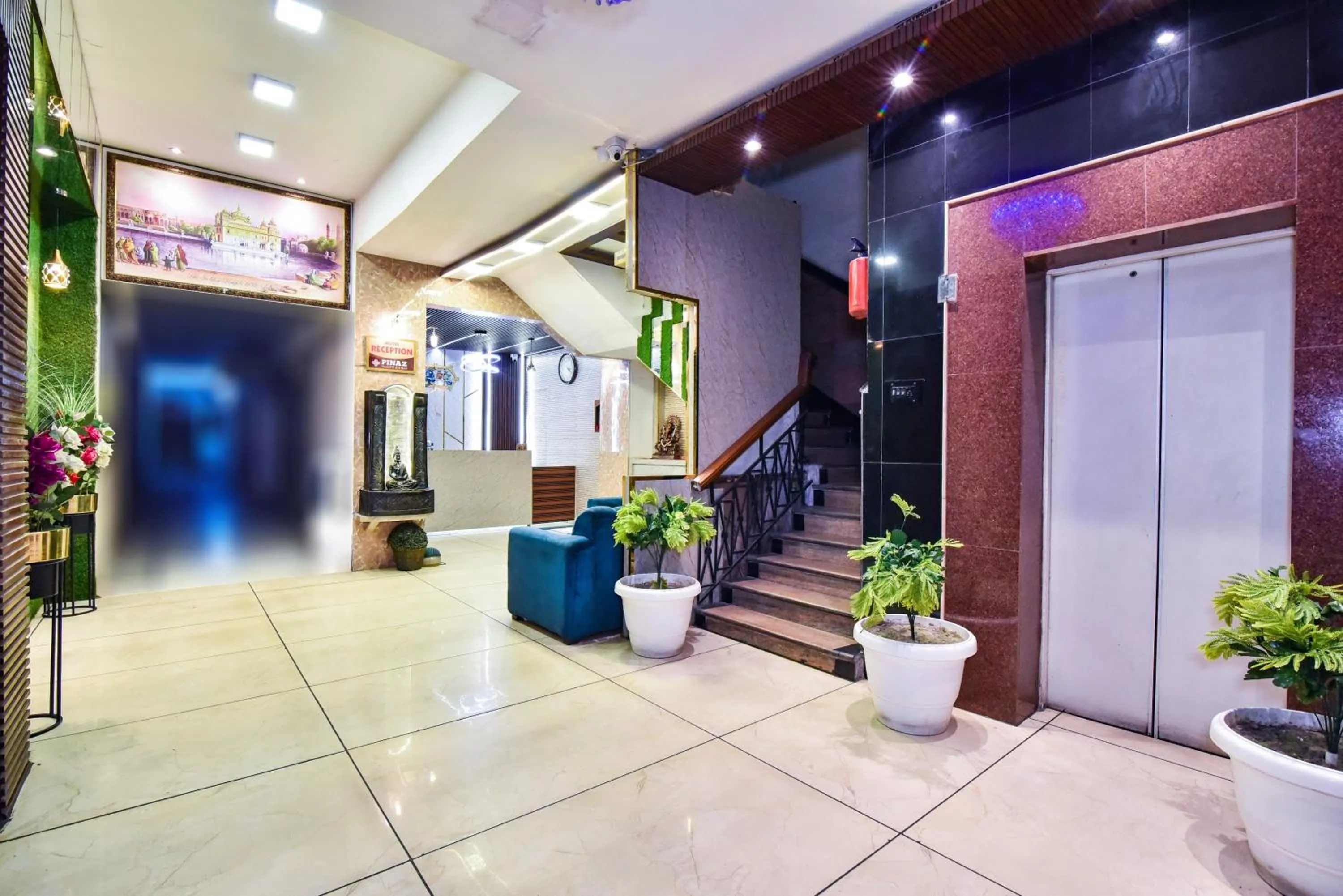 Lobby or reception in Pinaz Royale