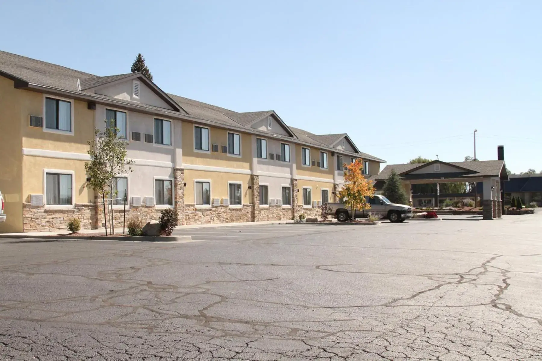 Property building in Super 8 by Wyndham Montrose Property building in Super 8 by Wyndham Montrose