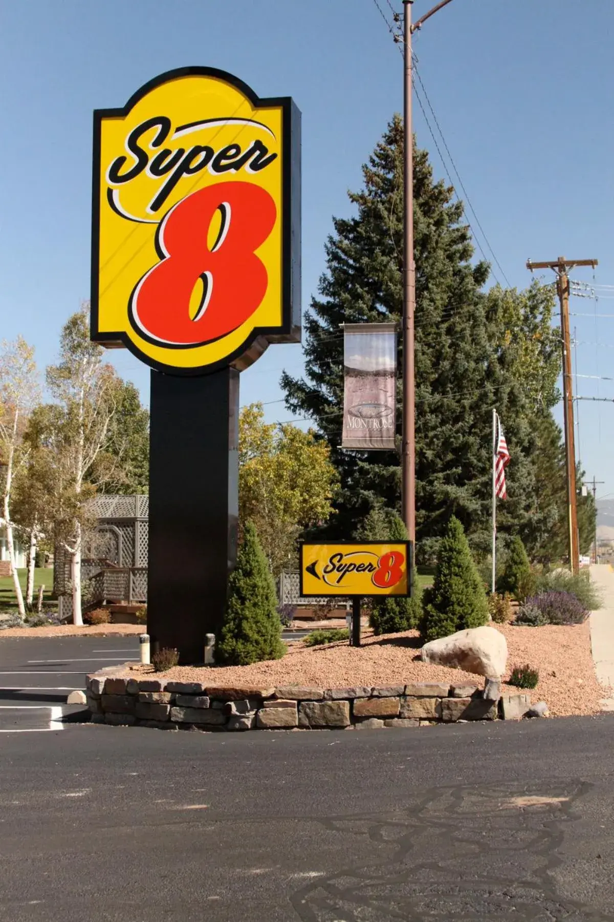 Property building in Super 8 by Wyndham Montrose Property building in Super 8 by Wyndham Montrose