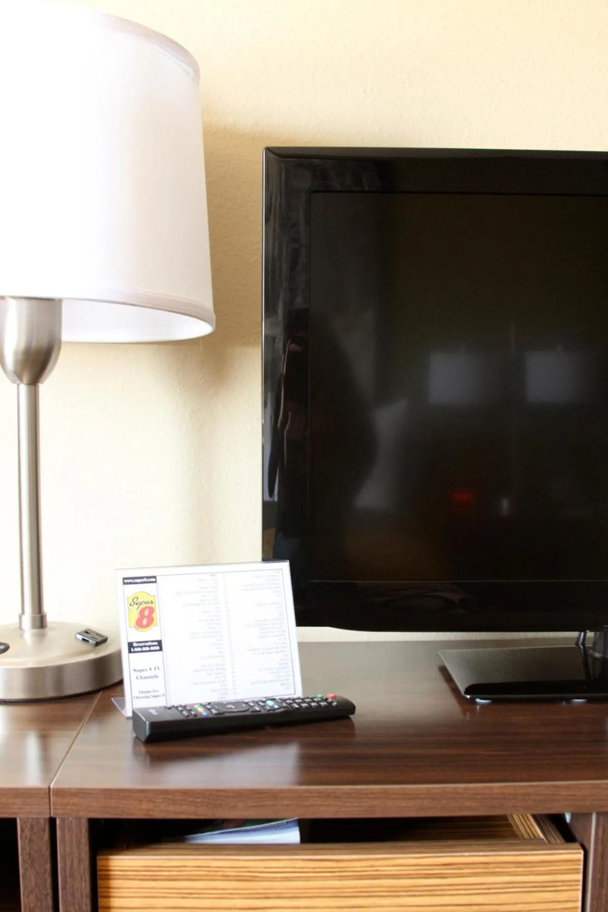 TV and multimedia in Super 8 by Wyndham Montrose