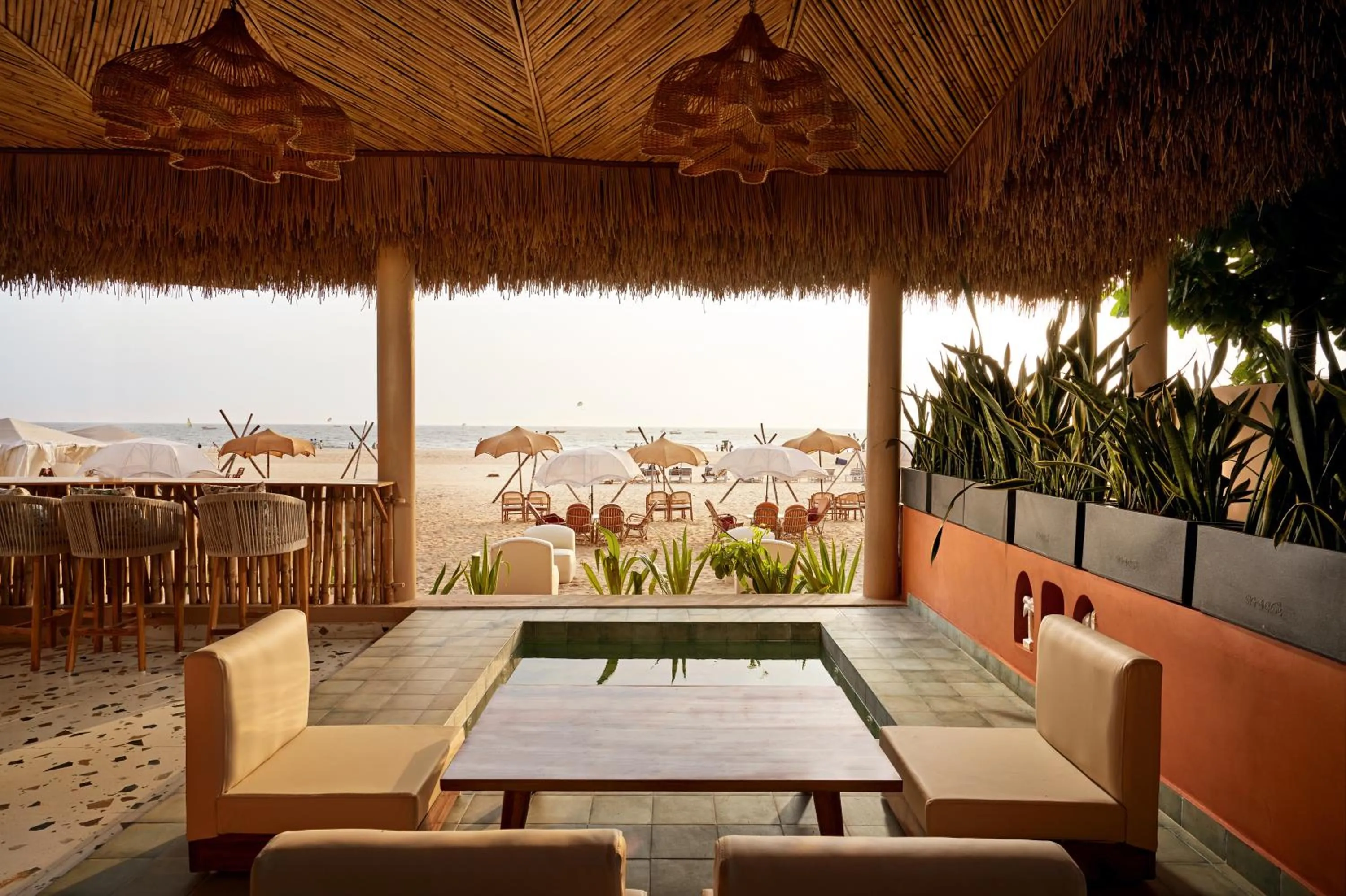 Restaurant/places to eat in Larios Beach Holidays