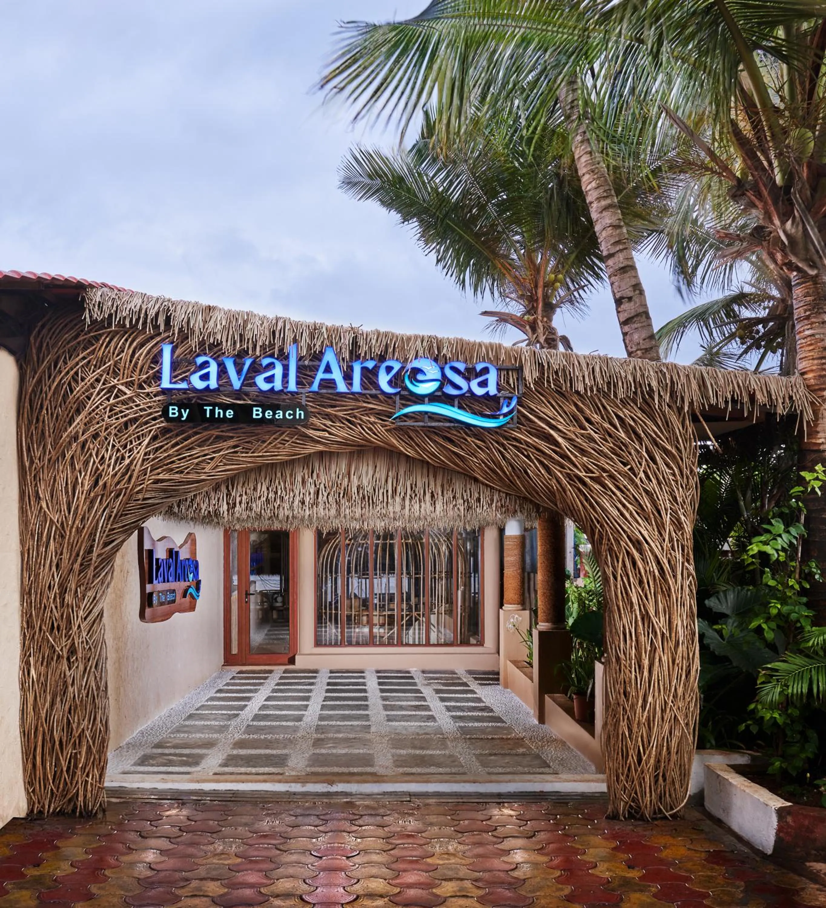 Restaurant/places to eat in Larios Beach Holidays