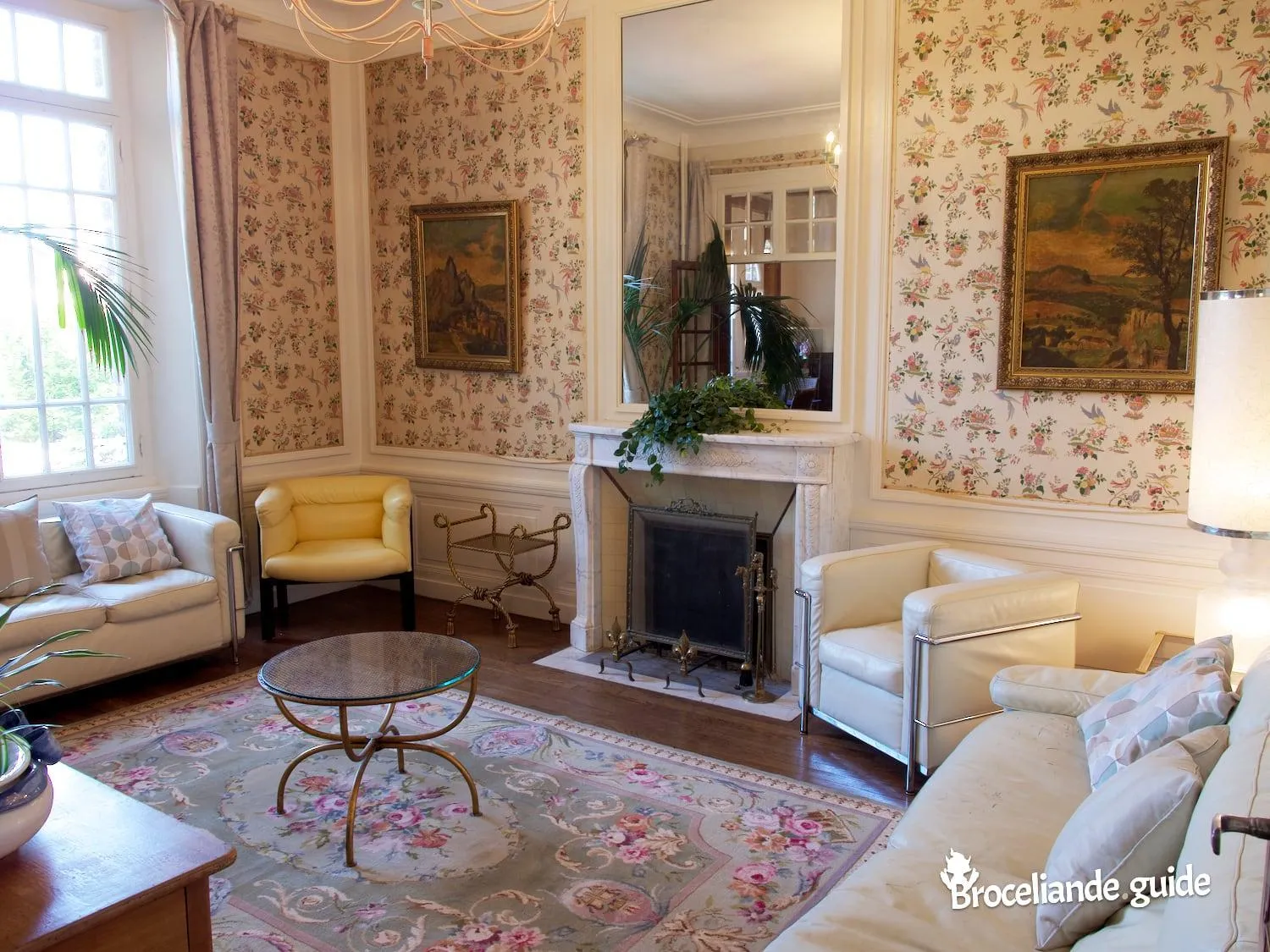 Living room in La Maison Rouge Brocéliande