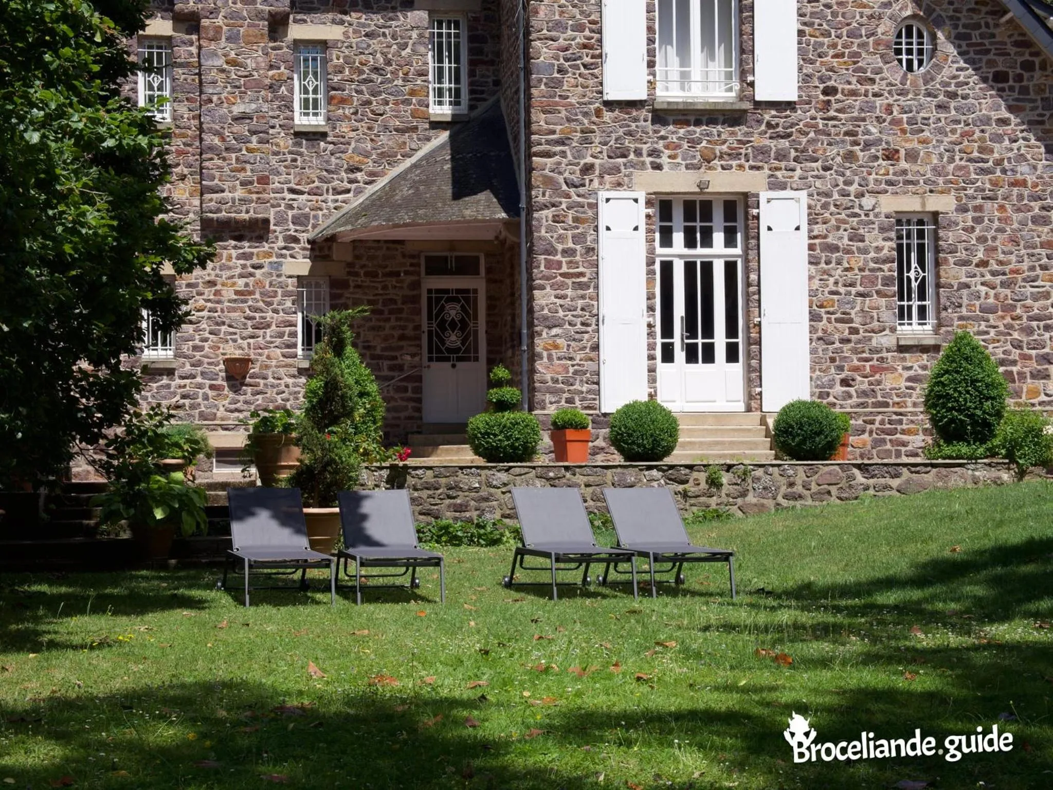Garden in La Maison Rouge Brocéliande