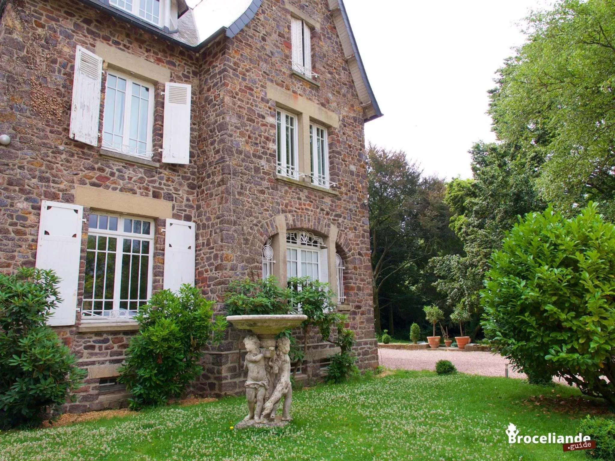 Property building in La Maison Rouge Brocéliande