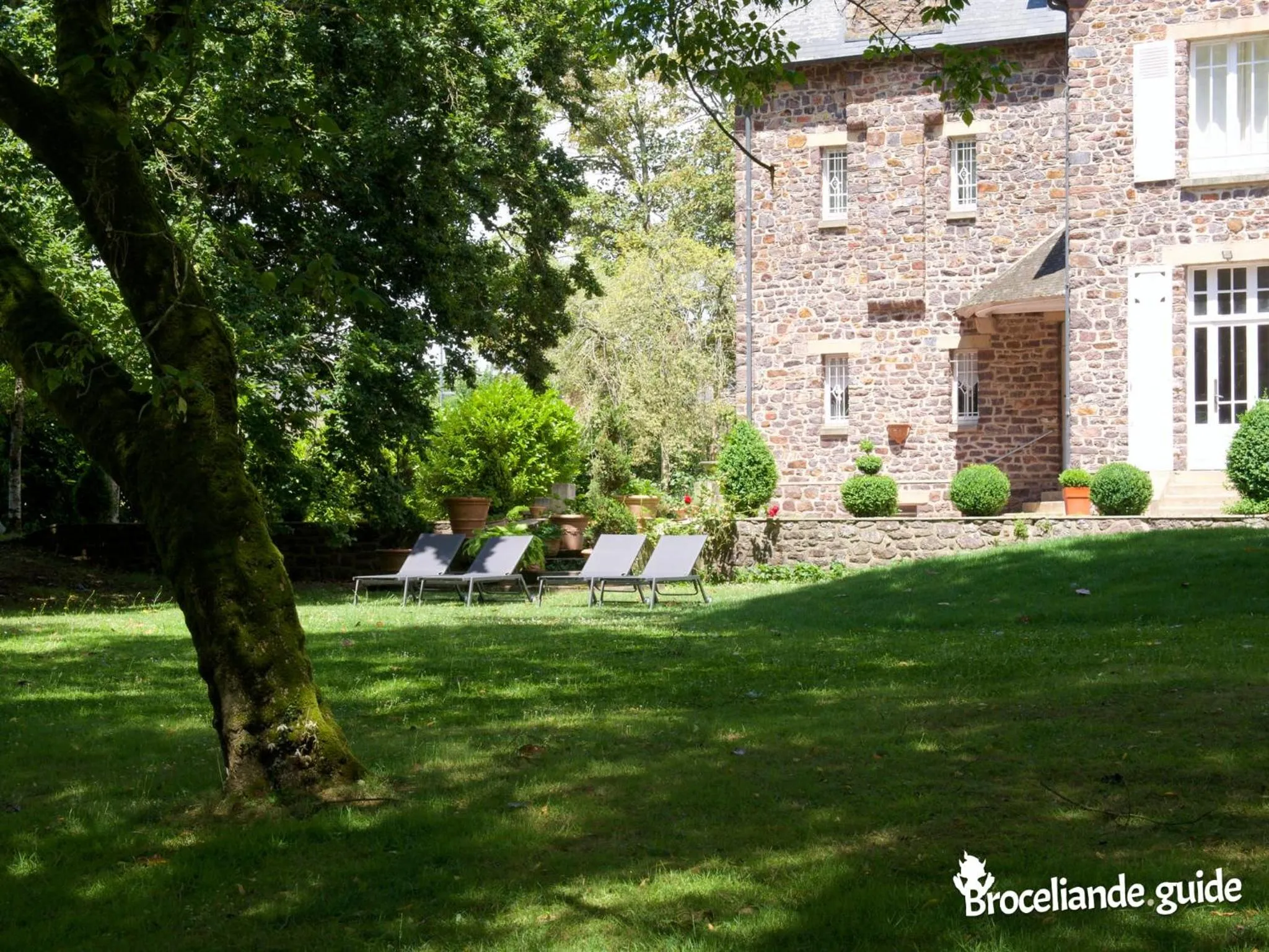 Garden in La Maison Rouge Brocéliande