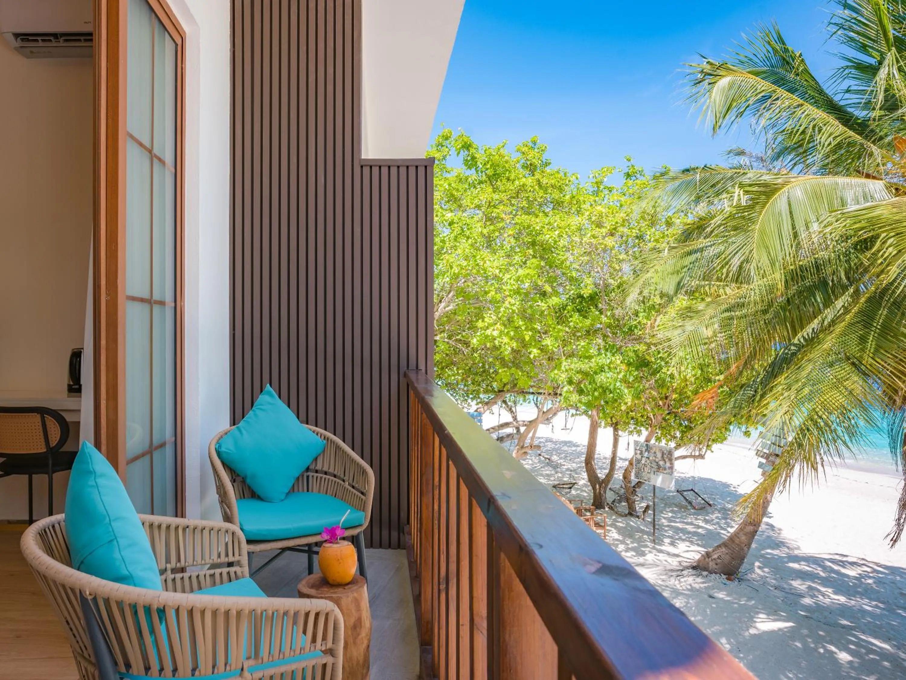 Day in Thundi by Biosphere