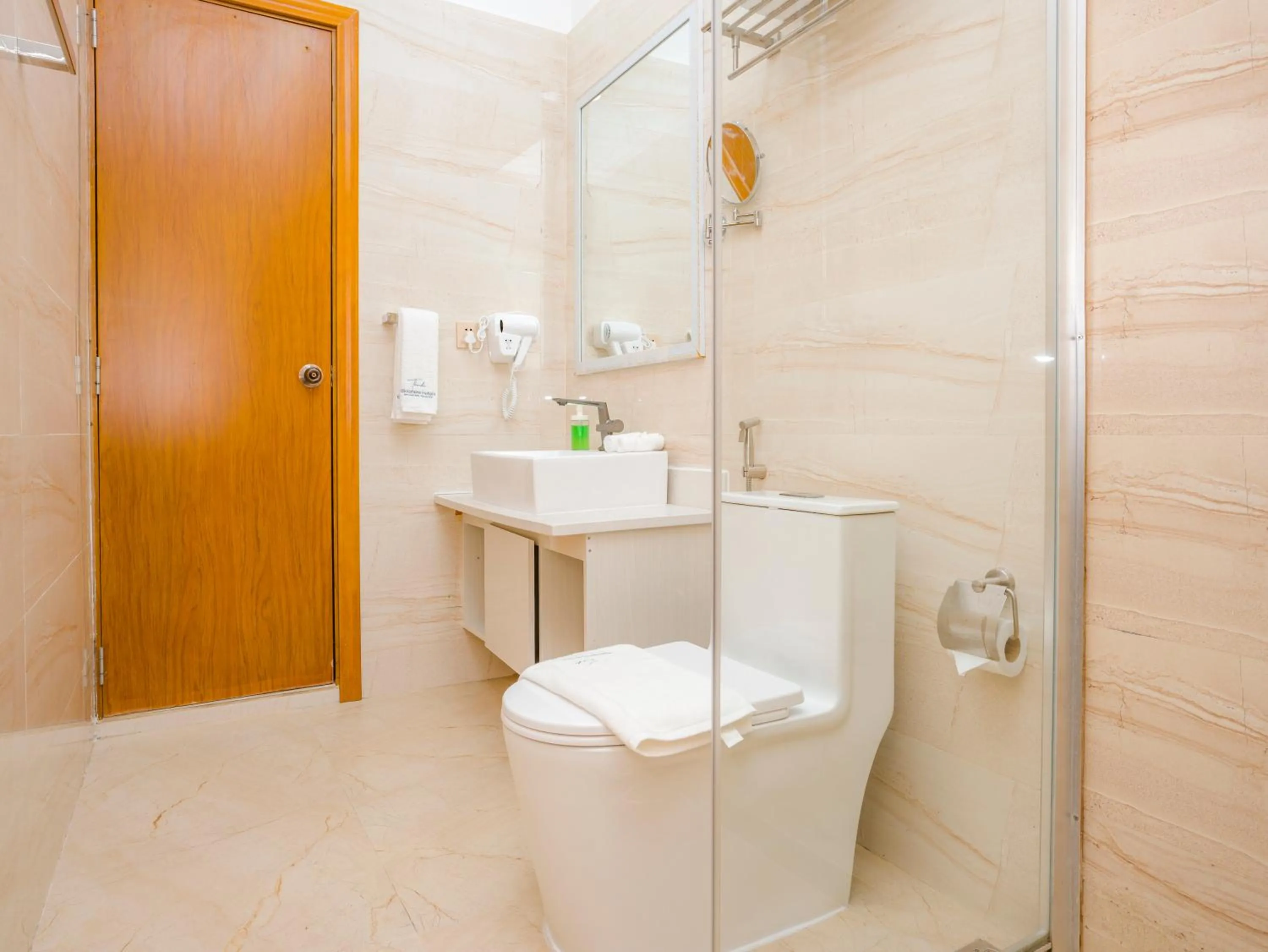 Bathroom in Thundi by Biosphere