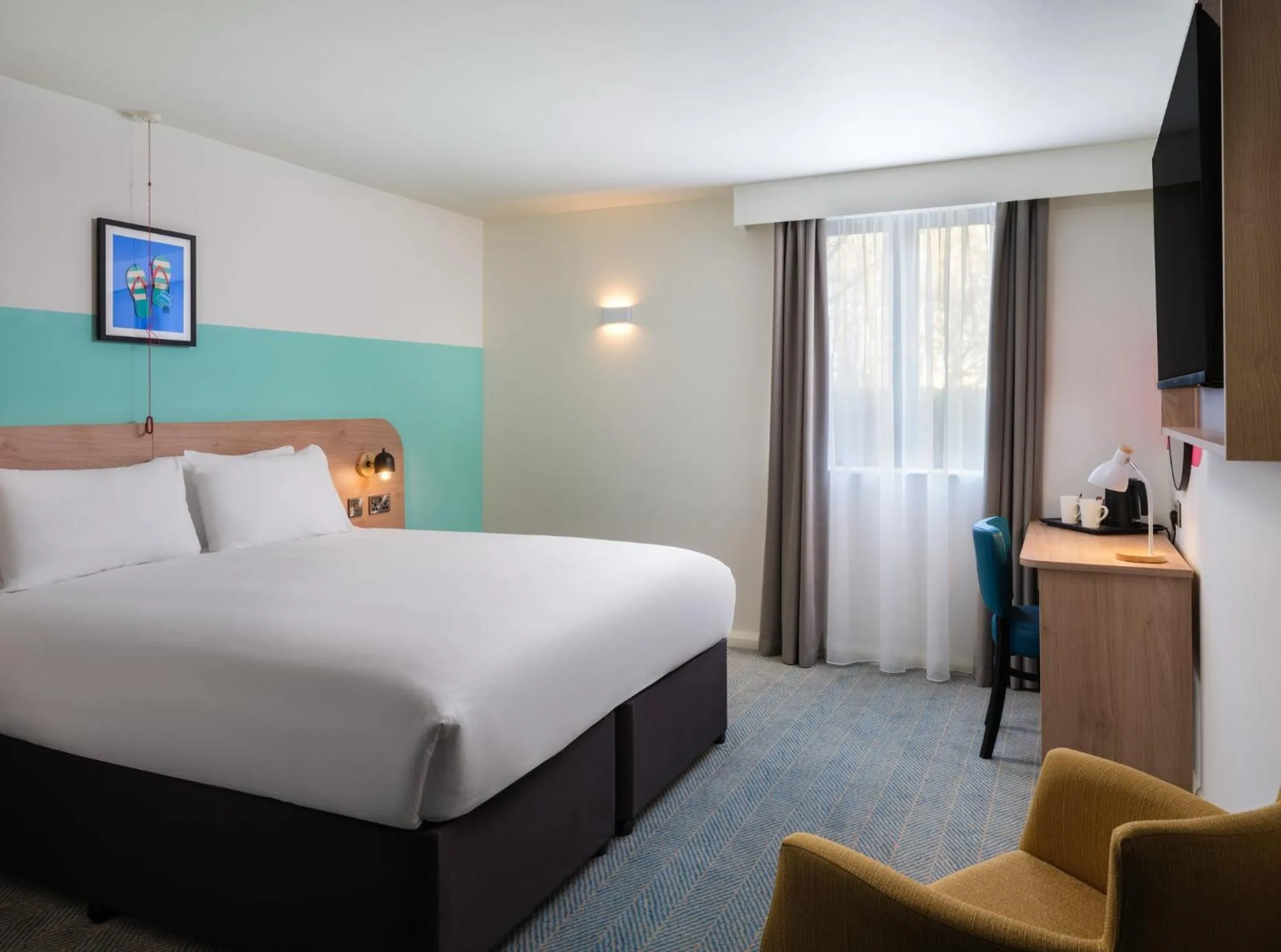 Bed in Garner Hotel Chesterfield North by IHG