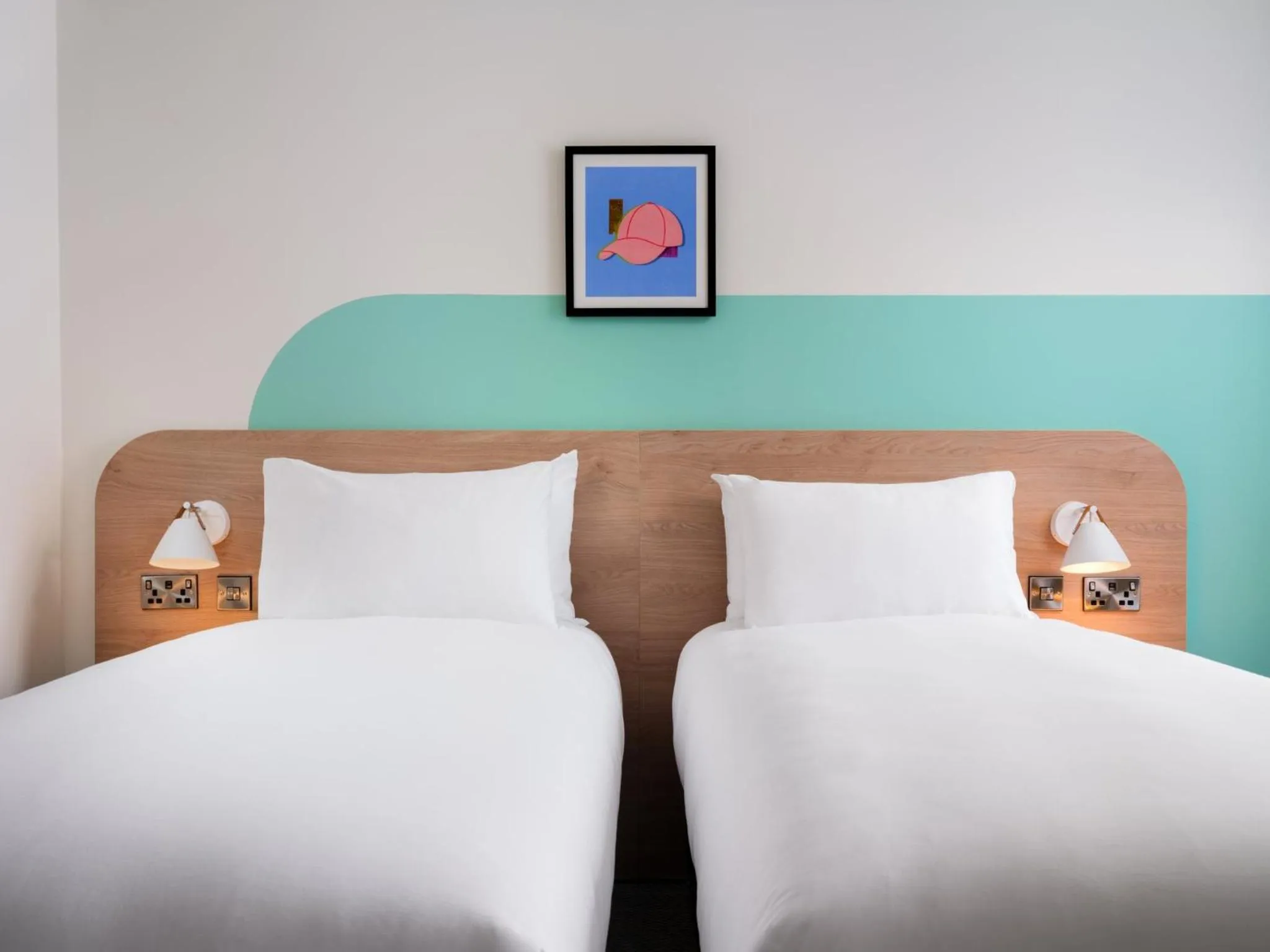 Standard Twin Room in Garner Hotel Chesterfield North by IHG