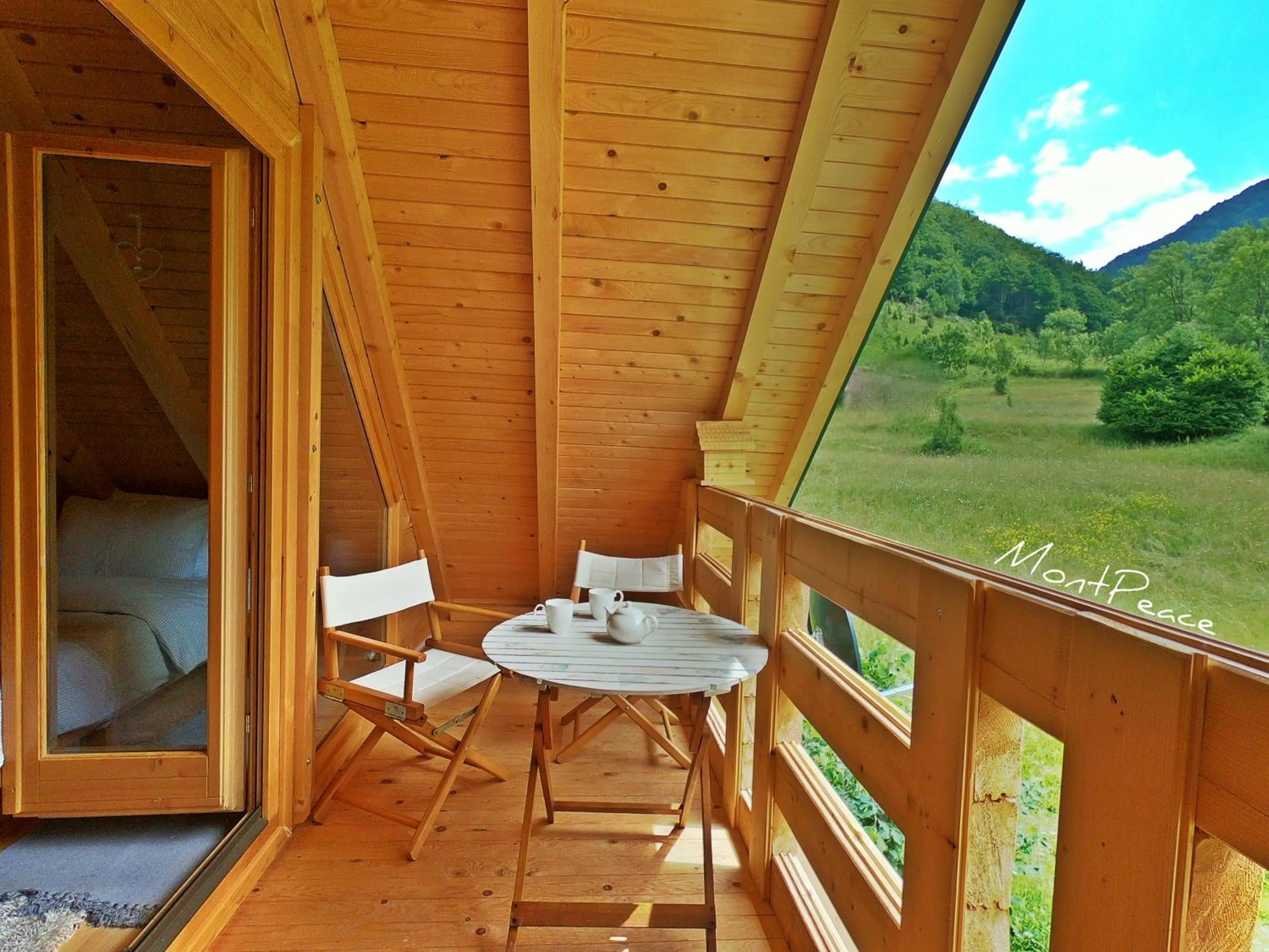 Day in Mountain Lodge Mont Peace